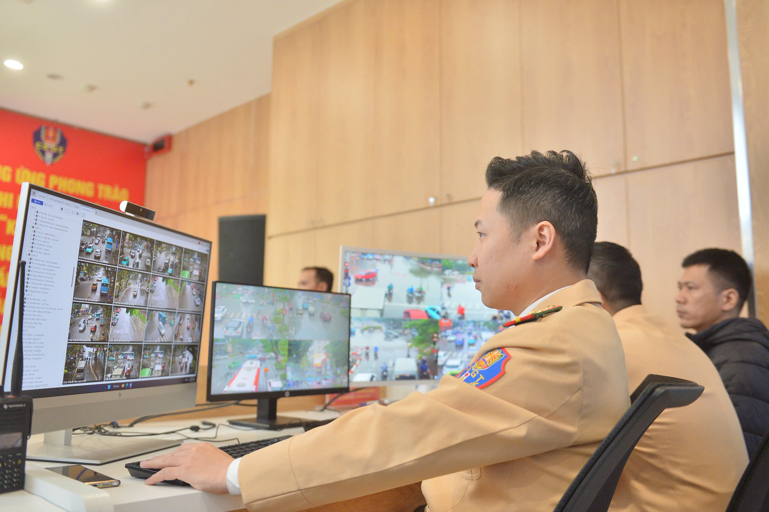 Công an Hà Nội lắp đặt camera AI giúp nâng cao an ninh và trật tự giao thông - Ảnh 3.