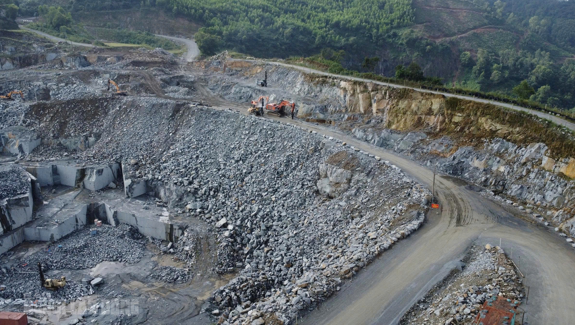 - Ảnh 2. - Ảnh 2.