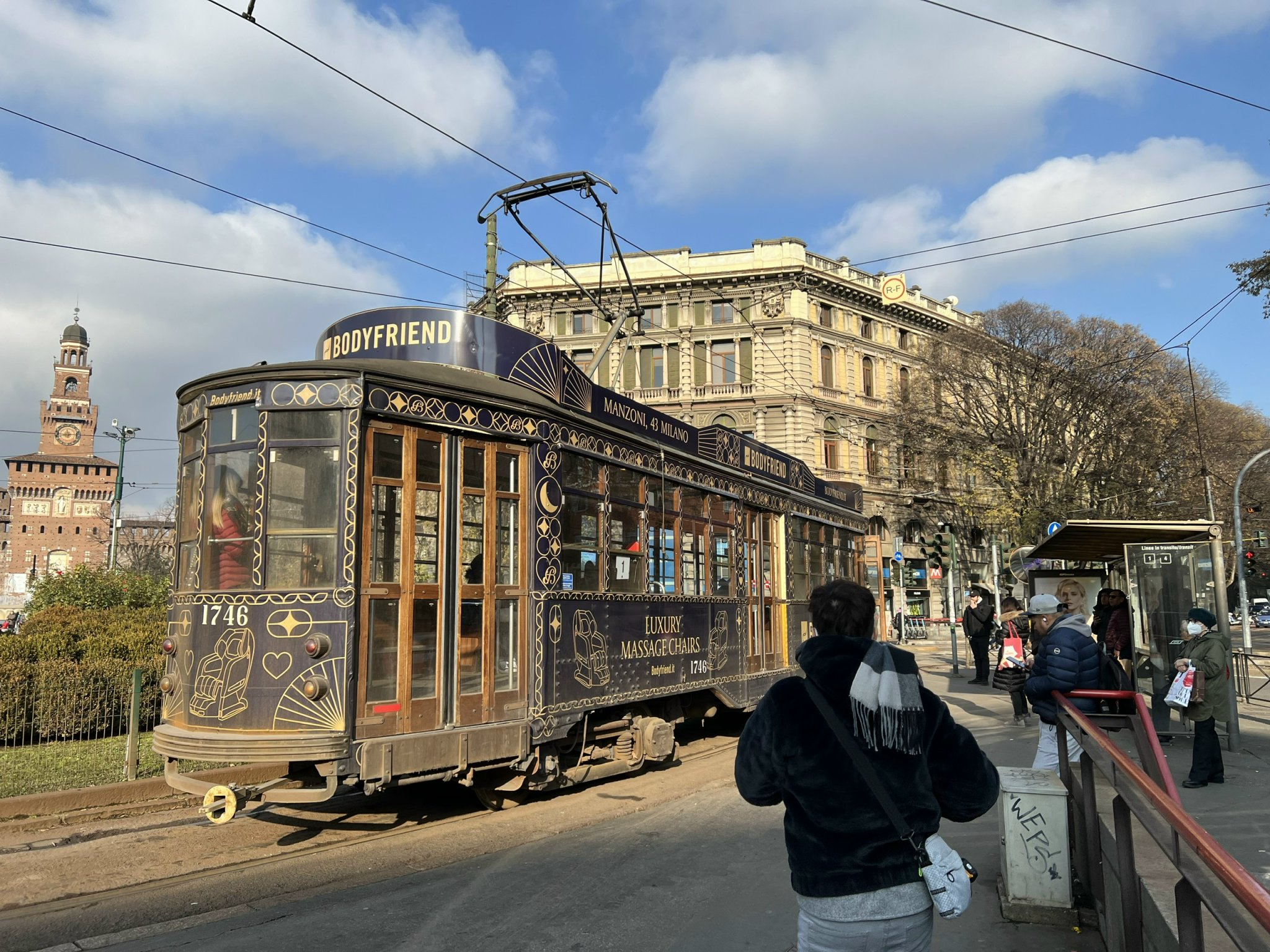 Milan: Phận người xa xứ giữa kinh đô tráng lệ - Ảnh 1.