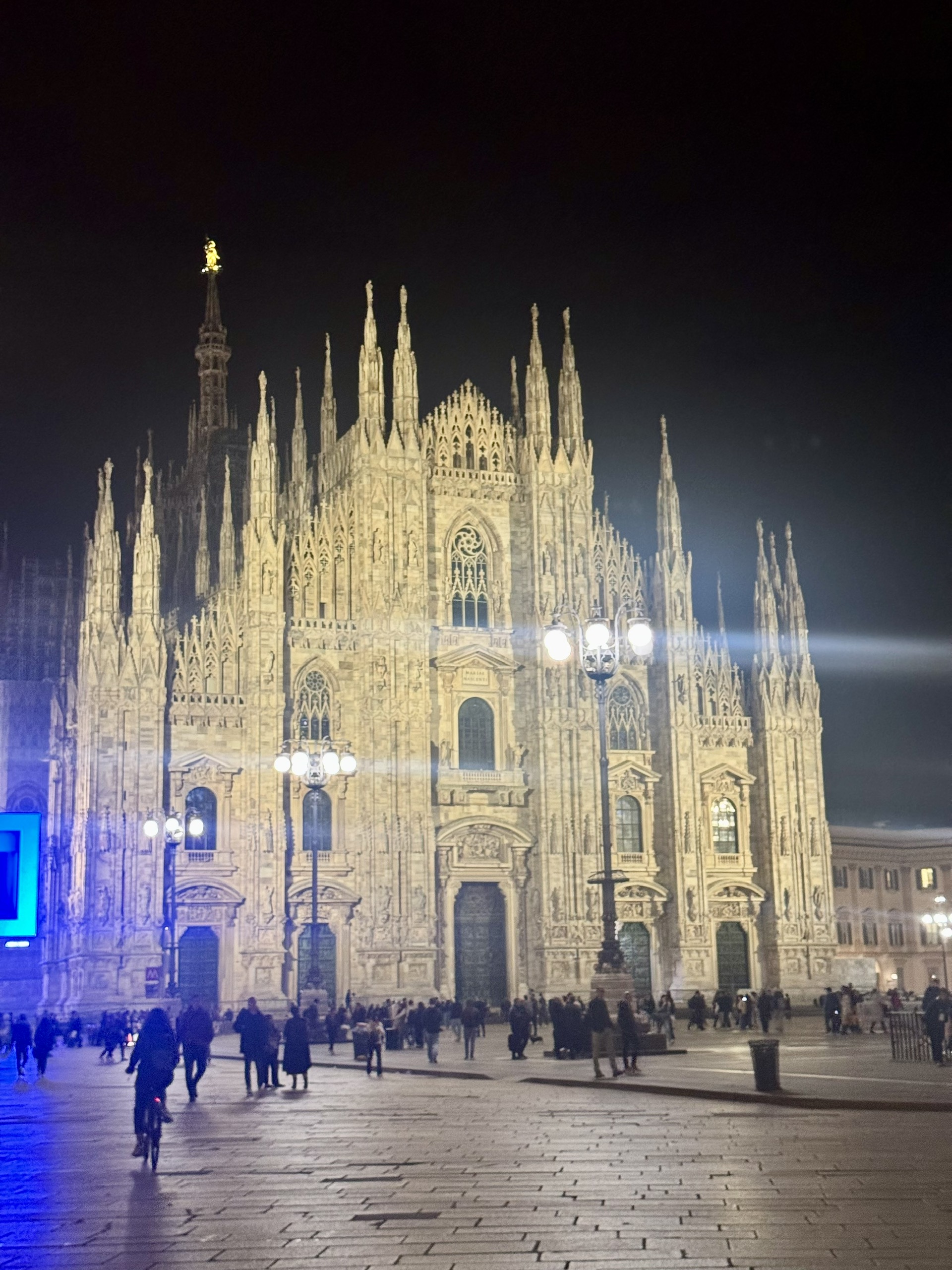 Milan: Phận người xa xứ giữa kinh đô tráng lệ - Ảnh 4.