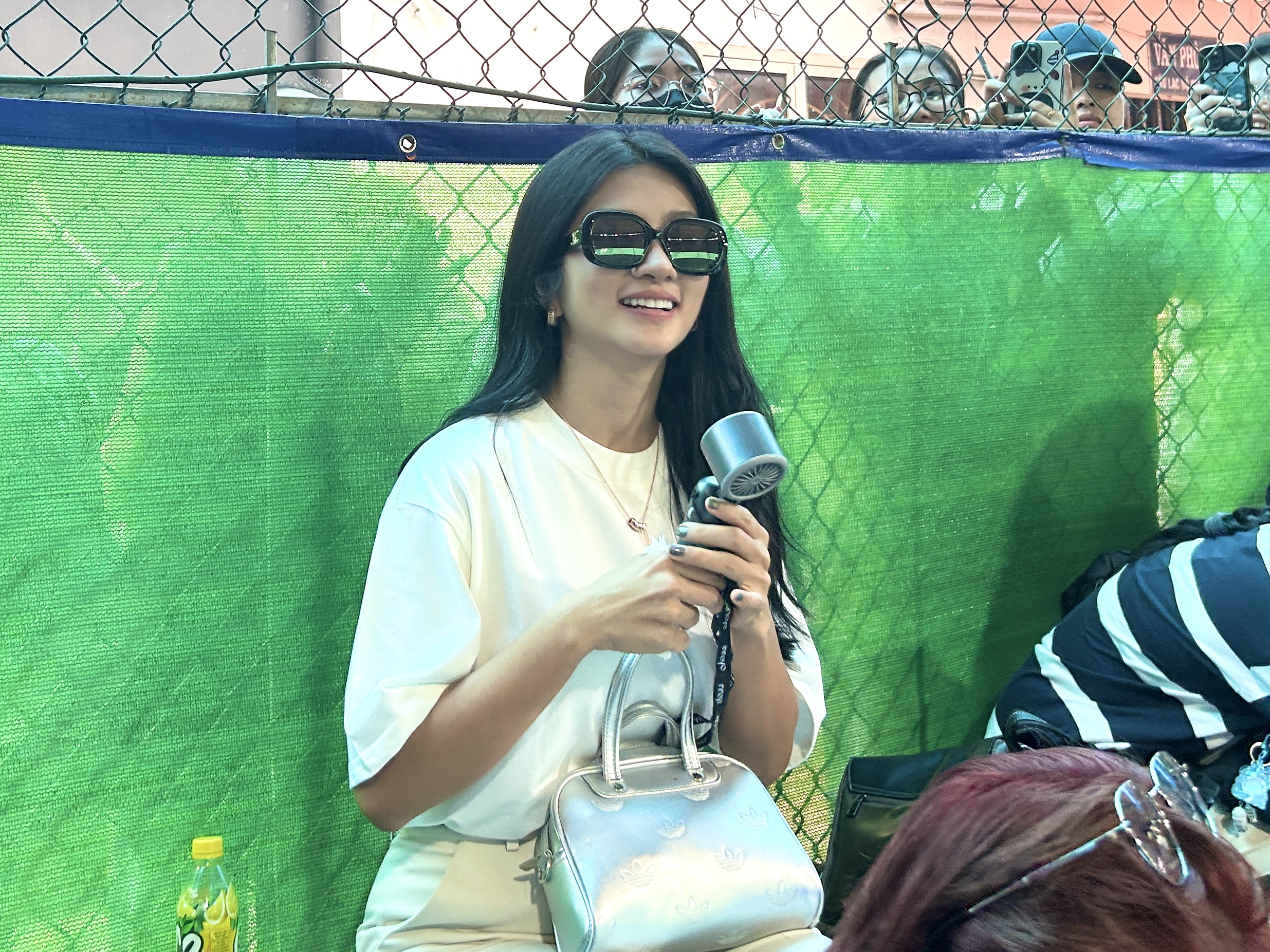 NSƯT Kim Tuyến bất ngờ xuất hiện cổ vũ Đồng Ánh QUỳnh - Ảnh 1.