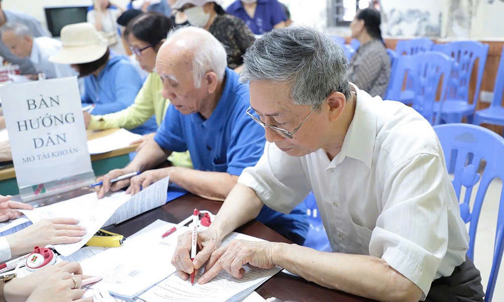 Từ năm 2026, có nhiều quy định mới về tăng tuổi nghỉ hưu, điều kiện hưởng và cách tính lương hưu. - Ảnh 1.