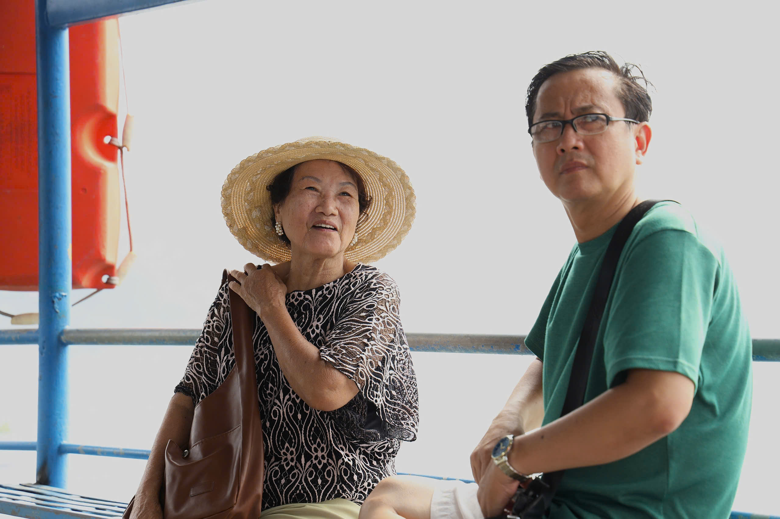 Sáng 13-12, phà Bình Quới mở cửa, xe máy ùn ùn qua sông - Ảnh 10.