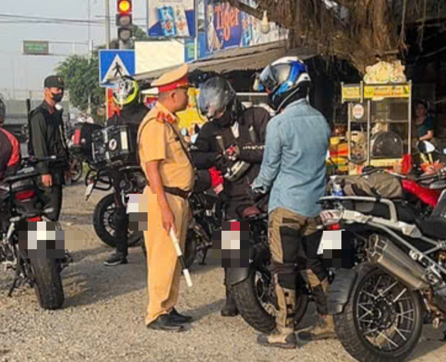 Đồng Tháp xử nghiêm 16 người trong đoàn mô tô từ TPHCM đến Cần Thơ - Ảnh 1. Đồng Tháp xử nghiêm 16 người trong đoàn mô tô từ TPHCM đến Cần Thơ - Ảnh 1.