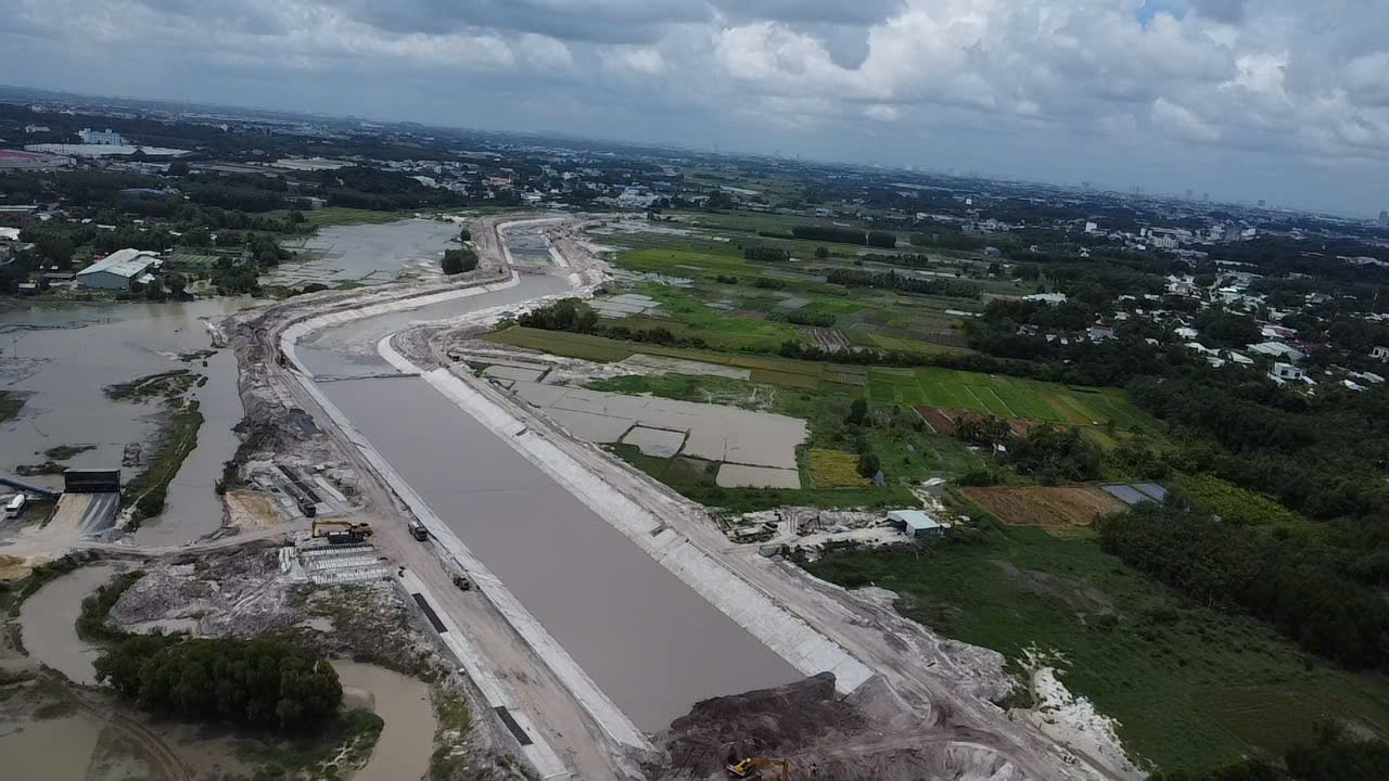 Ráo riết giải ngân vốn đầu tư công: Thuận lợi và thách thức - Ảnh 2.