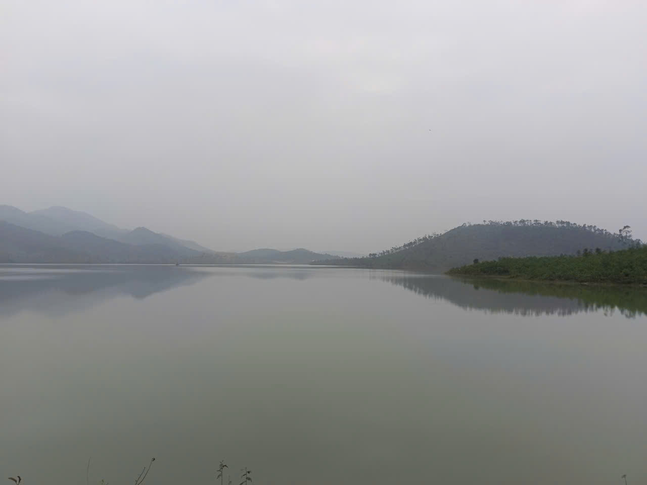 VIDEO: “Bom nước” hơn 2 triệu m3 ở trên cao chực chờ gây họa - Ảnh 6.