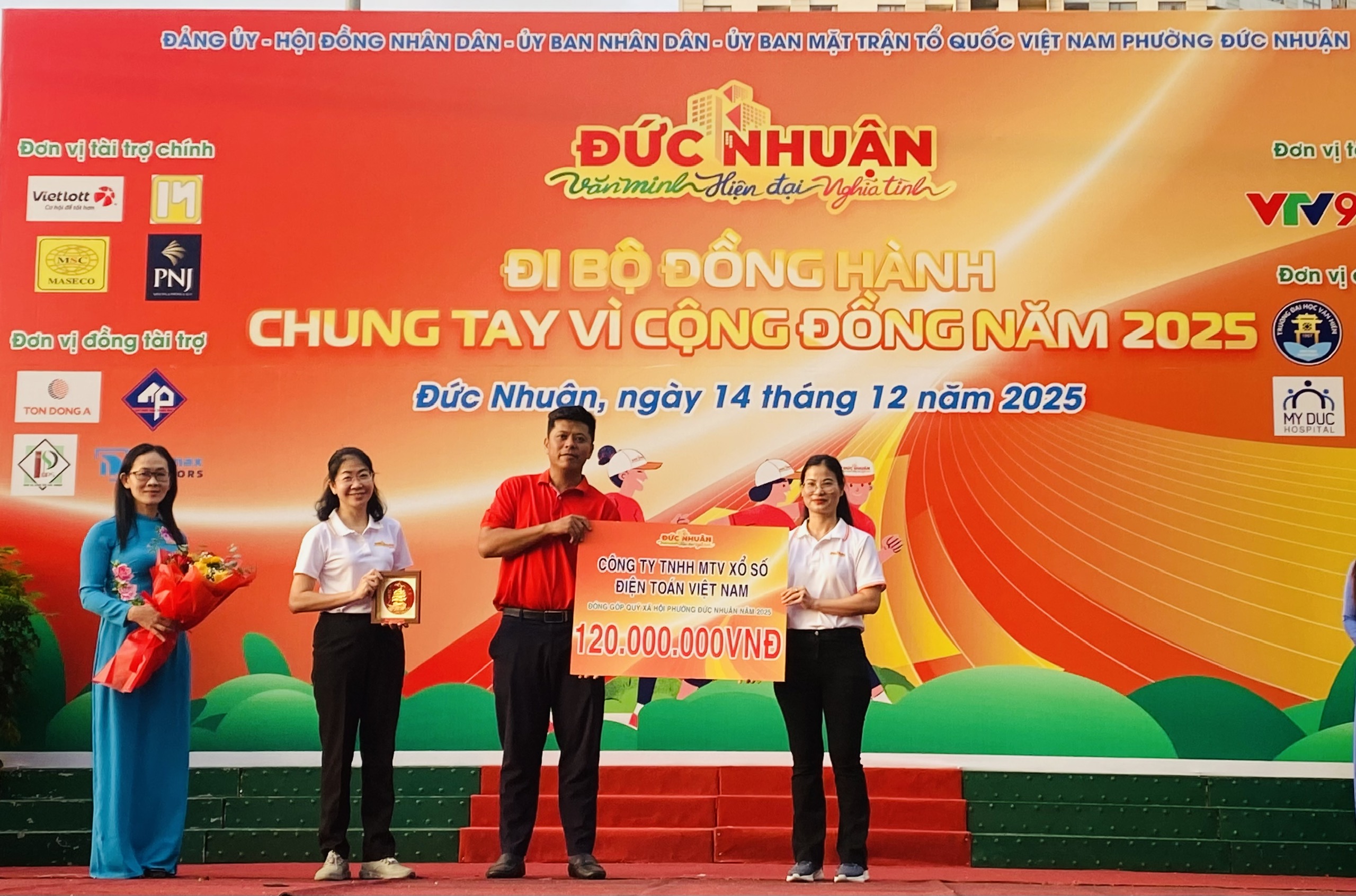 TPHCM: Phường Đức Nhuận tổ chức đi bộ, gây quỹ chăm lo cho người khó khăn - Ảnh 2.