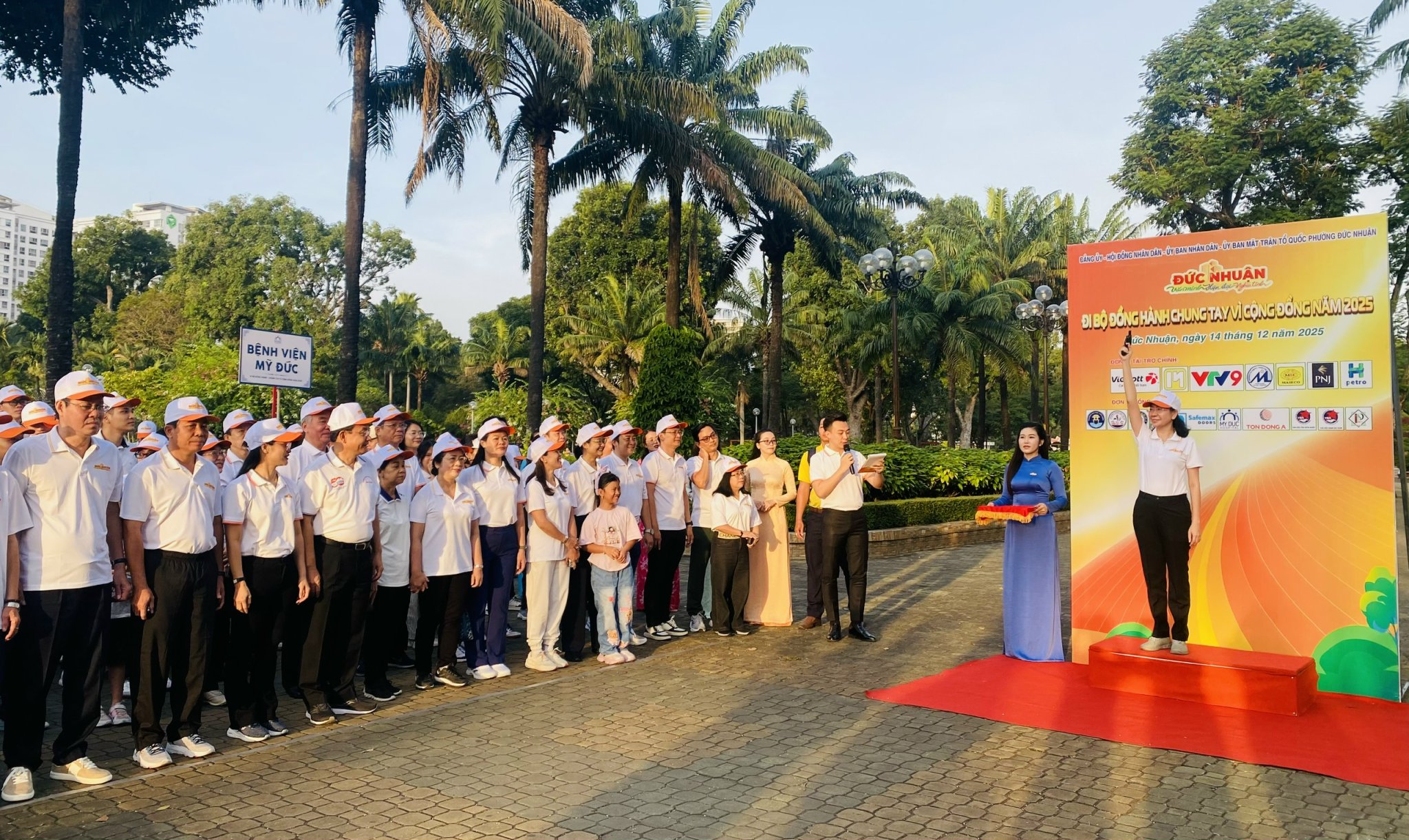 TPHCM: Phường Đức Nhuận tổ chức đi bộ, gây quỹ chăm lo cho người khó khăn - Ảnh 4.