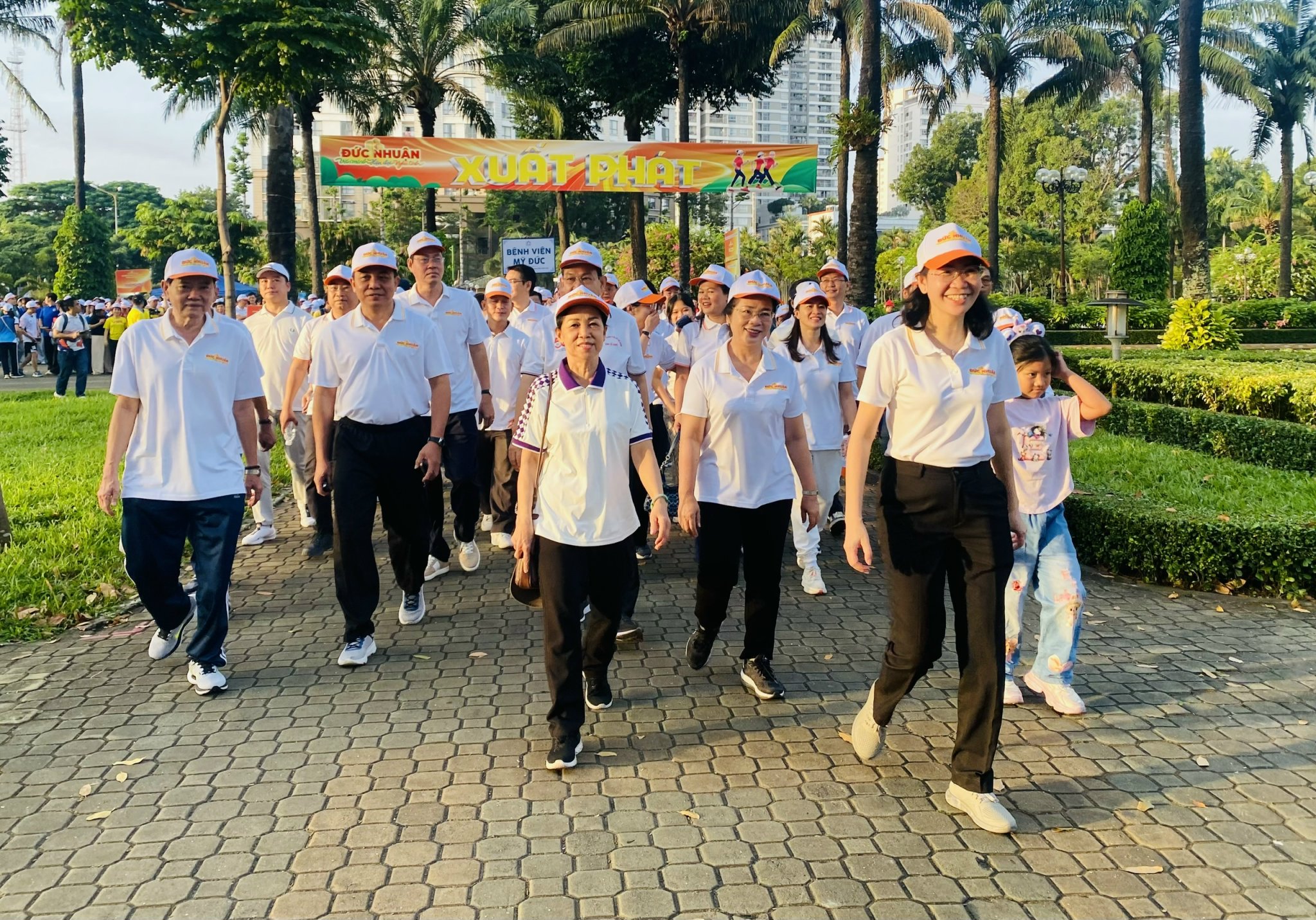 TPHCM: Phường Đức Nhuận tổ chức đi bộ, gây quỹ chăm lo cho người khó khăn - Ảnh 5.