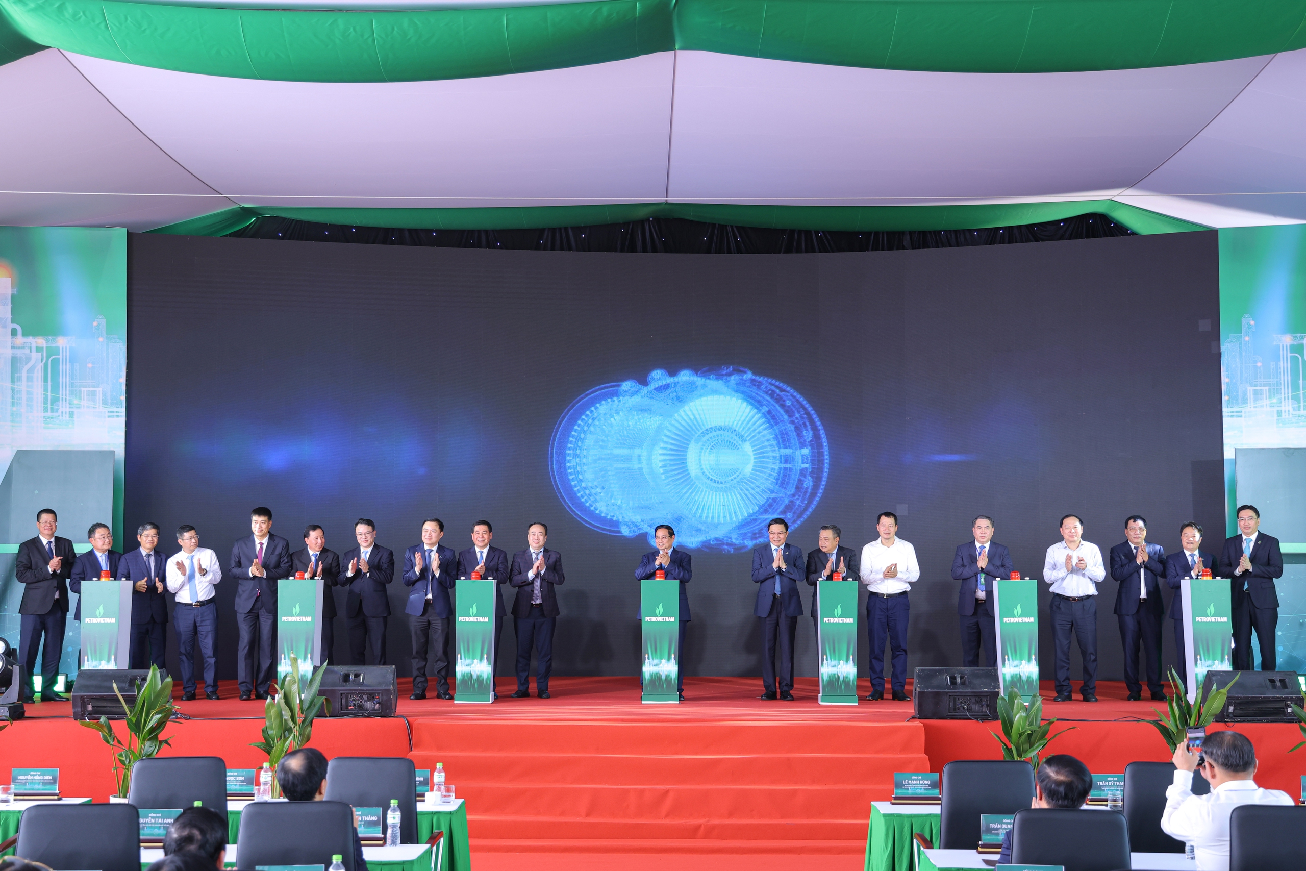 Thủ tướng Phạm Minh Chính khánh thành nhà máy điện khí LNG 1 , 4 tỉ USD tại Đồng Nai - Ảnh 4.