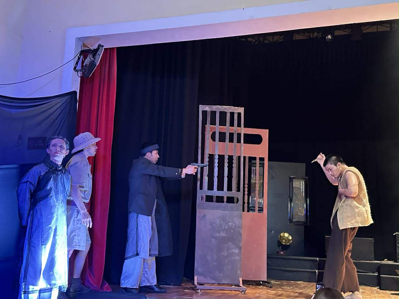 "Chí Phèo" – thêm bảng dựng trẻ đối thoại với nhà văn Nam Cao   - Ảnh 3.