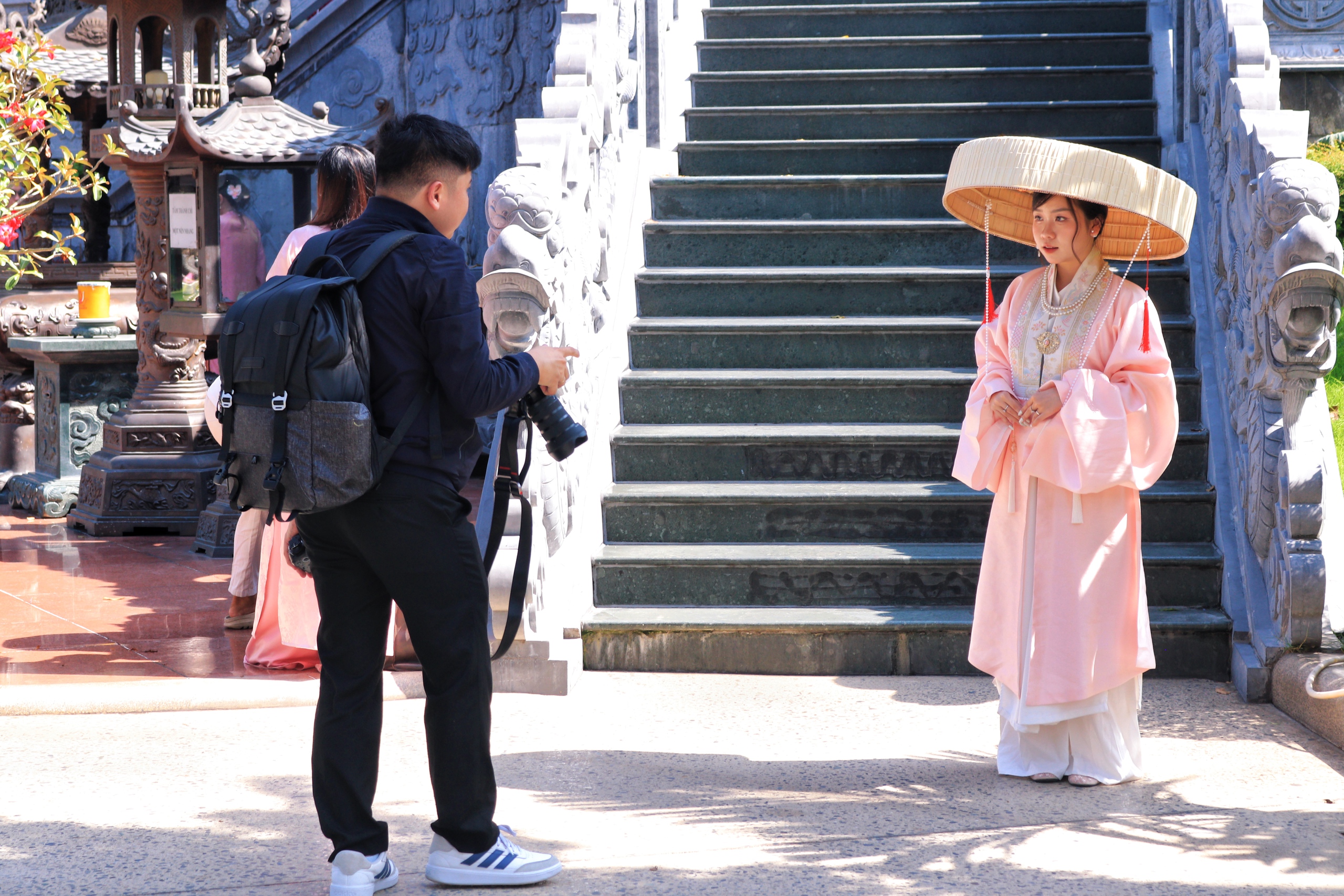 TP HCM: Giới trẻ "l&ecirc;n đồ" chụp ảnh Tết sớm giữa m&ugrave;a Gi&aacute;ng sinh - Ảnh 8.