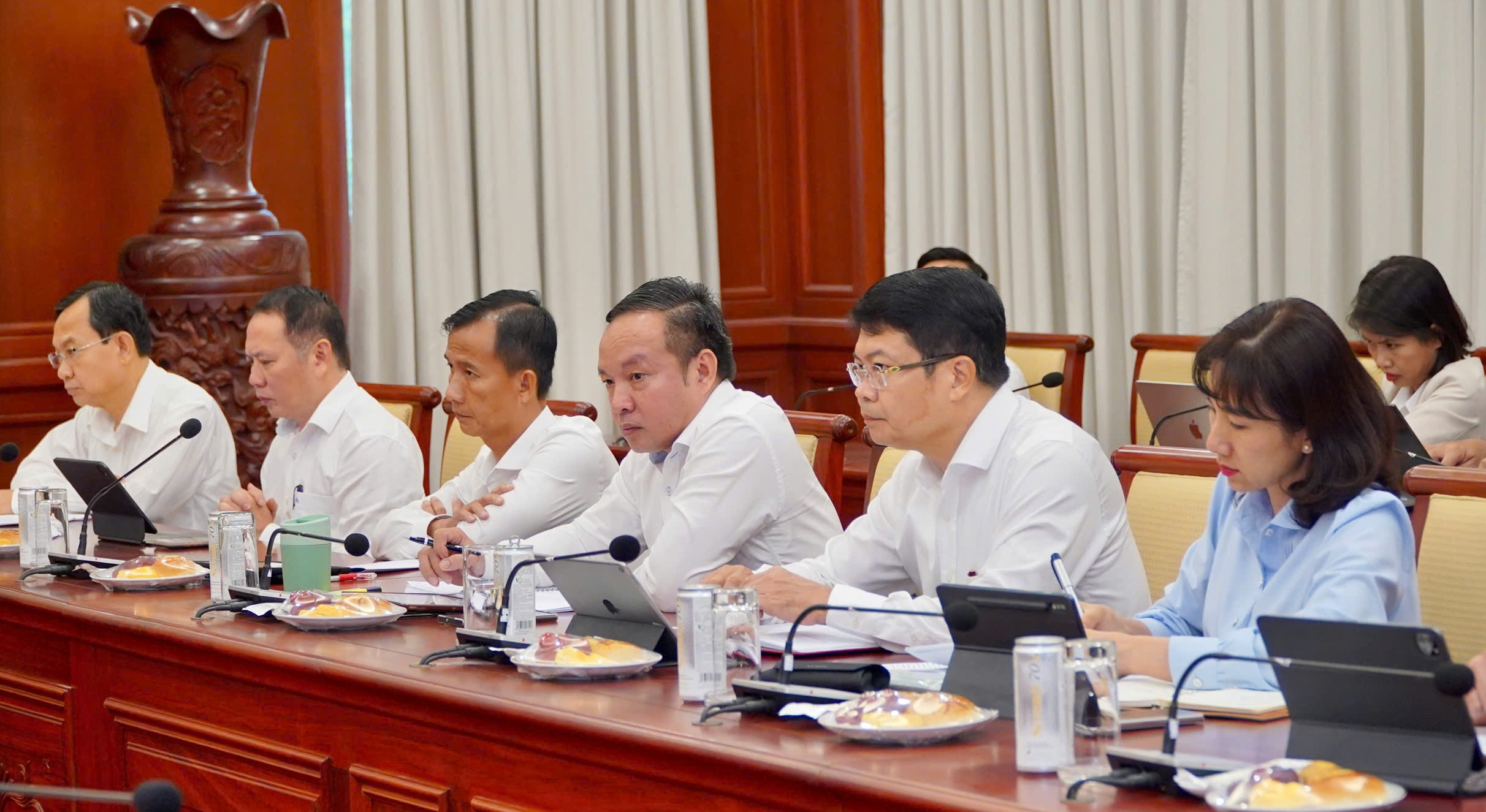 B&iacute; thư Th&agrave;nh ủy TPHCM x&uacute;c động trước những việc rất nhỏ v&igrave; d&acirc;n - Ảnh 10.