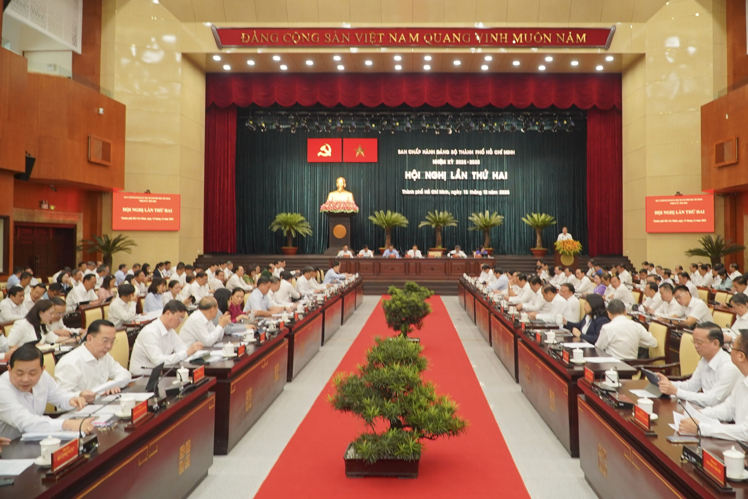 Hội nghị Ban Chấp hành Đảng bộ TPHCM: Thời điểm then chốt cho chặng đường 2025-2030 - Ảnh 1.