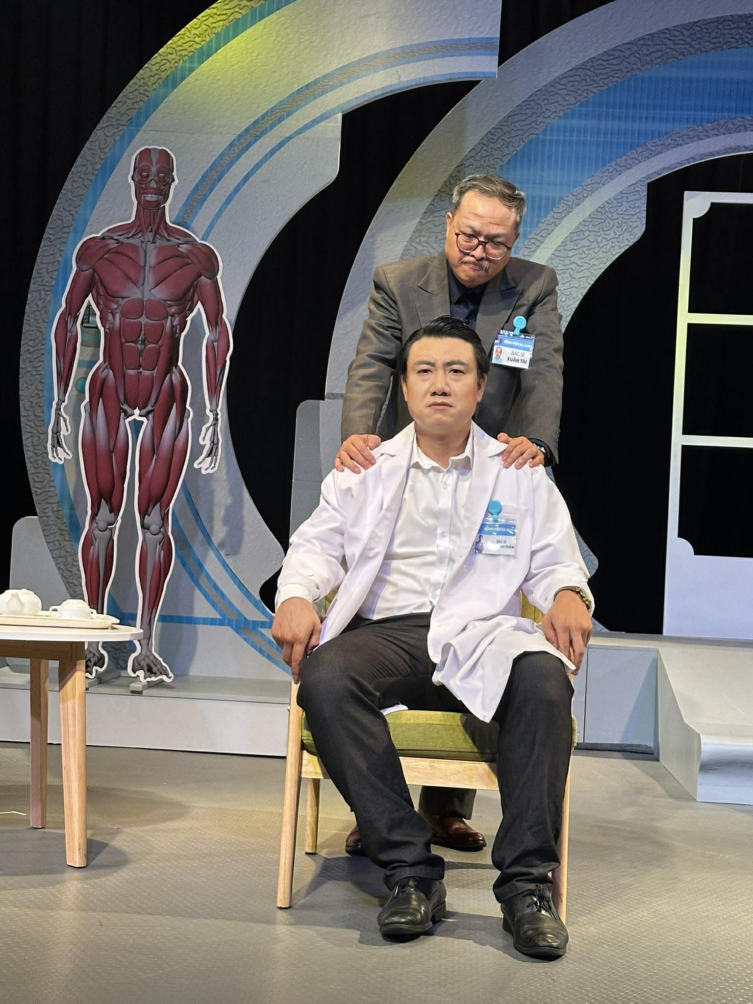 Vở kịch "Lạc" dám đi thẳng vào vùng tối của lương tâm y đức - Ảnh 5.