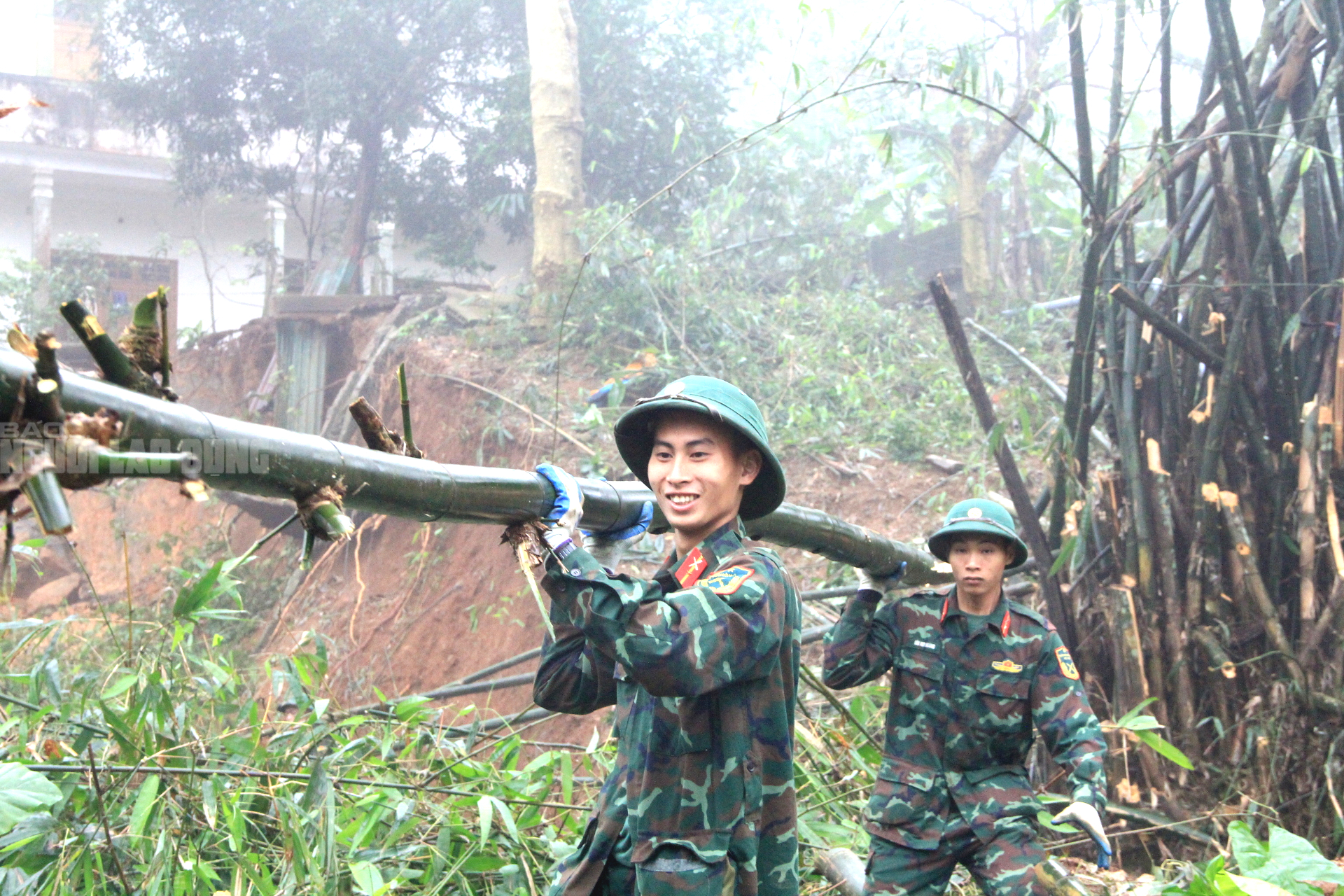 Công trình chống sụt trượt Khe Sanh khẩn trương triển khai giữa Sương mù dày đặc - Ảnh 1. Công trình chống sụt trượt Khe Sanh khẩn trương triển khai giữa Sương mù dày đặc - Ảnh 1.