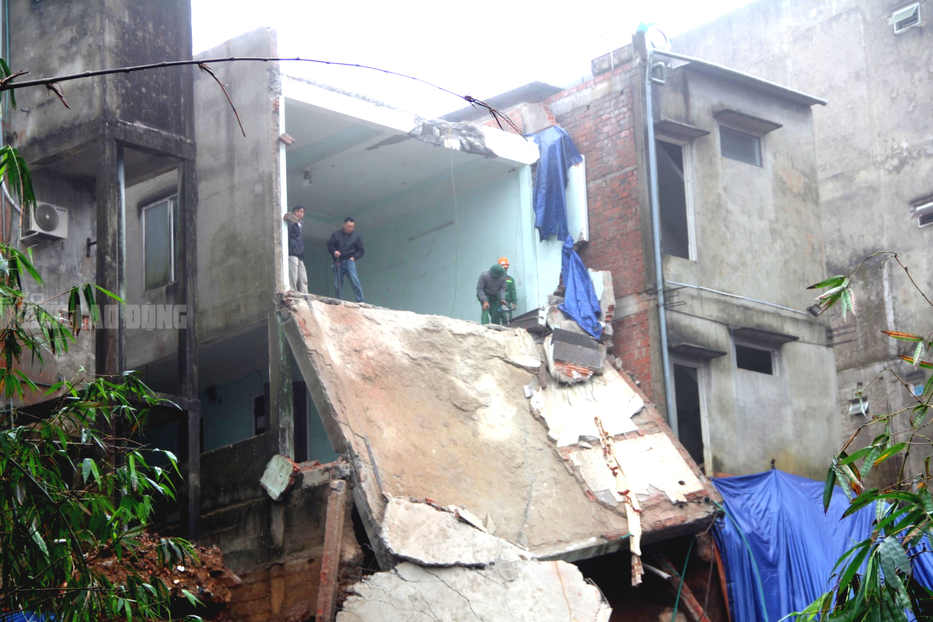 Công trình chống sụt trượt Khe Sanh khẩn trương triển khai giữa Sương mù dày đặc - Ảnh 5. Công trình chống sụt trượt Khe Sanh khẩn trương triển khai giữa Sương mù dày đặc - Ảnh 5.