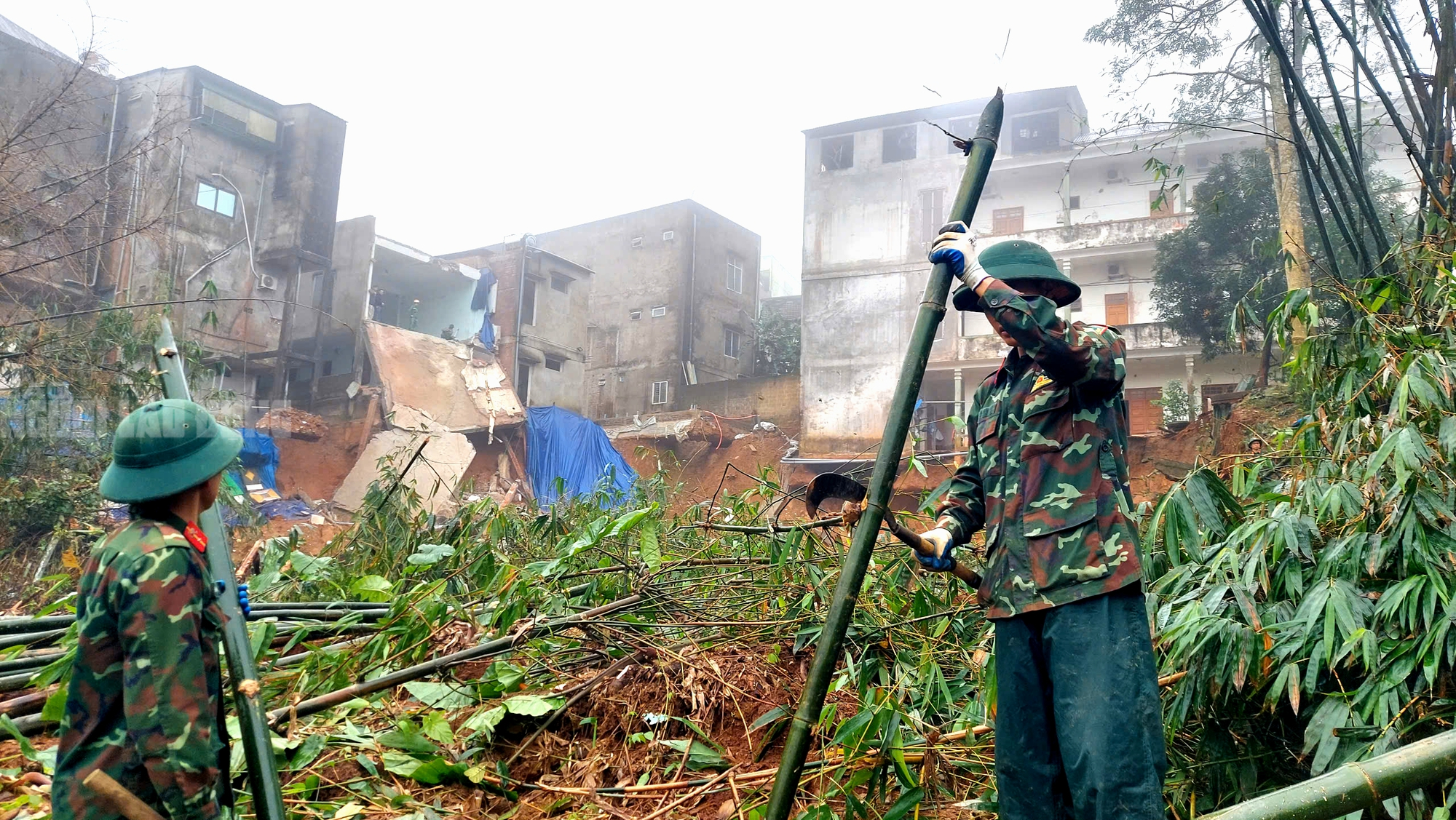 Công trình chống sụt trượt Khe Sanh khẩn trương triển khai giữa Sương mù dày đặc - Ảnh 6. Công trình chống sụt trượt Khe Sanh khẩn trương triển khai giữa Sương mù dày đặc - Ảnh 6.