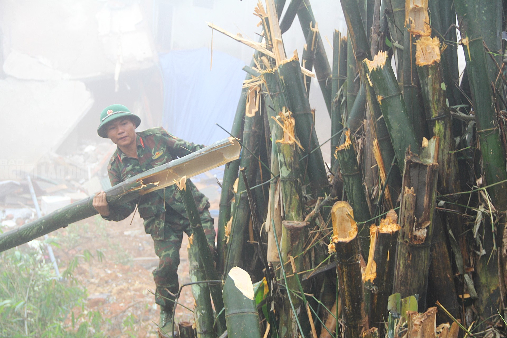 Công trình chống sụt trượt Khe Sanh khẩn trương triển khai giữa Sương mù dày đặc - Ảnh 8. Công trình chống sụt trượt Khe Sanh khẩn trương triển khai giữa Sương mù dày đặc - Ảnh 8.