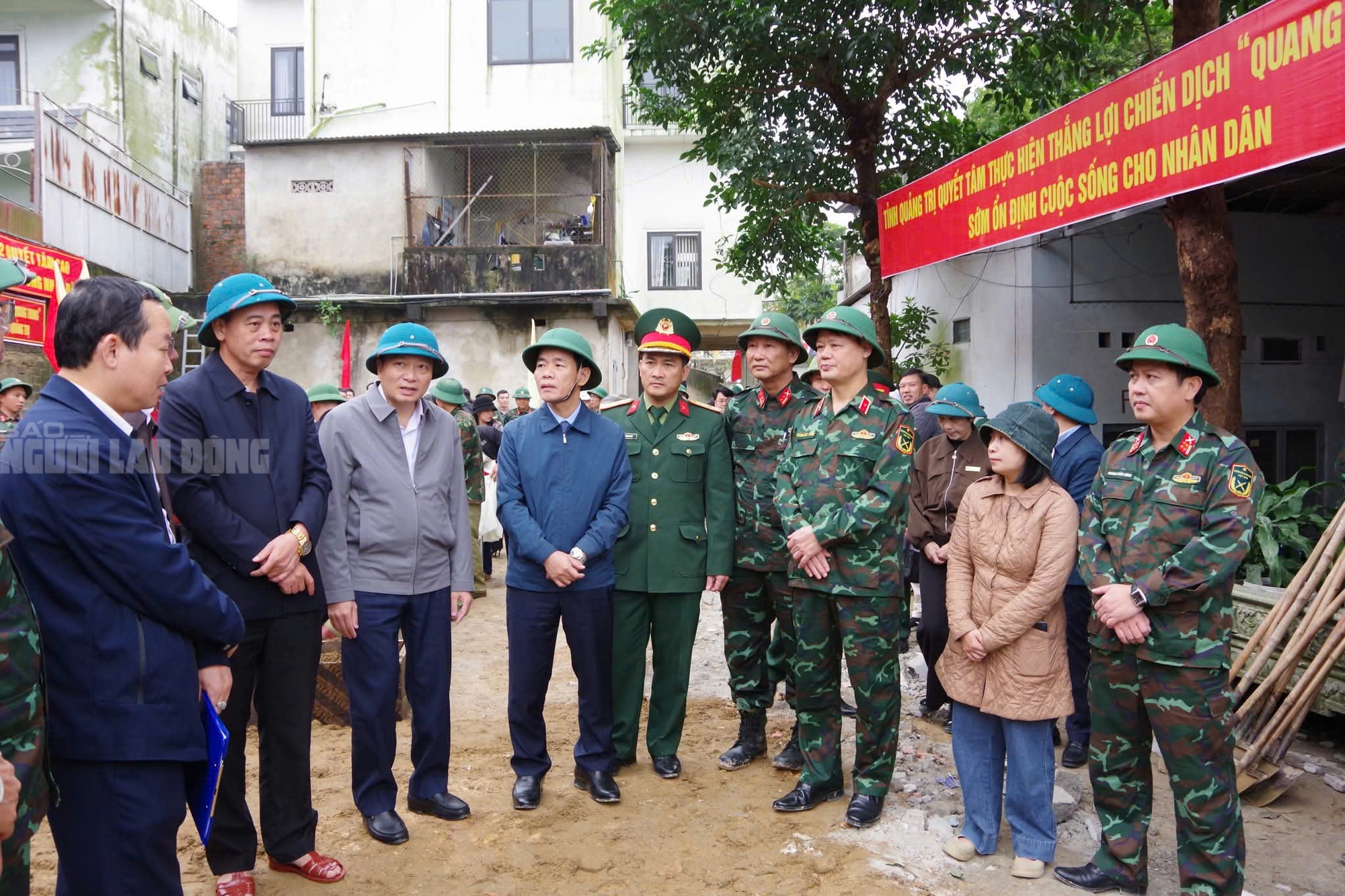 Công trình chống sụt trượt Khe Sanh khẩn trương triển khai giữa Sương mù dày đặc - Ảnh 14. Công trình chống sụt trượt Khe Sanh khẩn trương triển khai giữa Sương mù dày đặc - Ảnh 14.