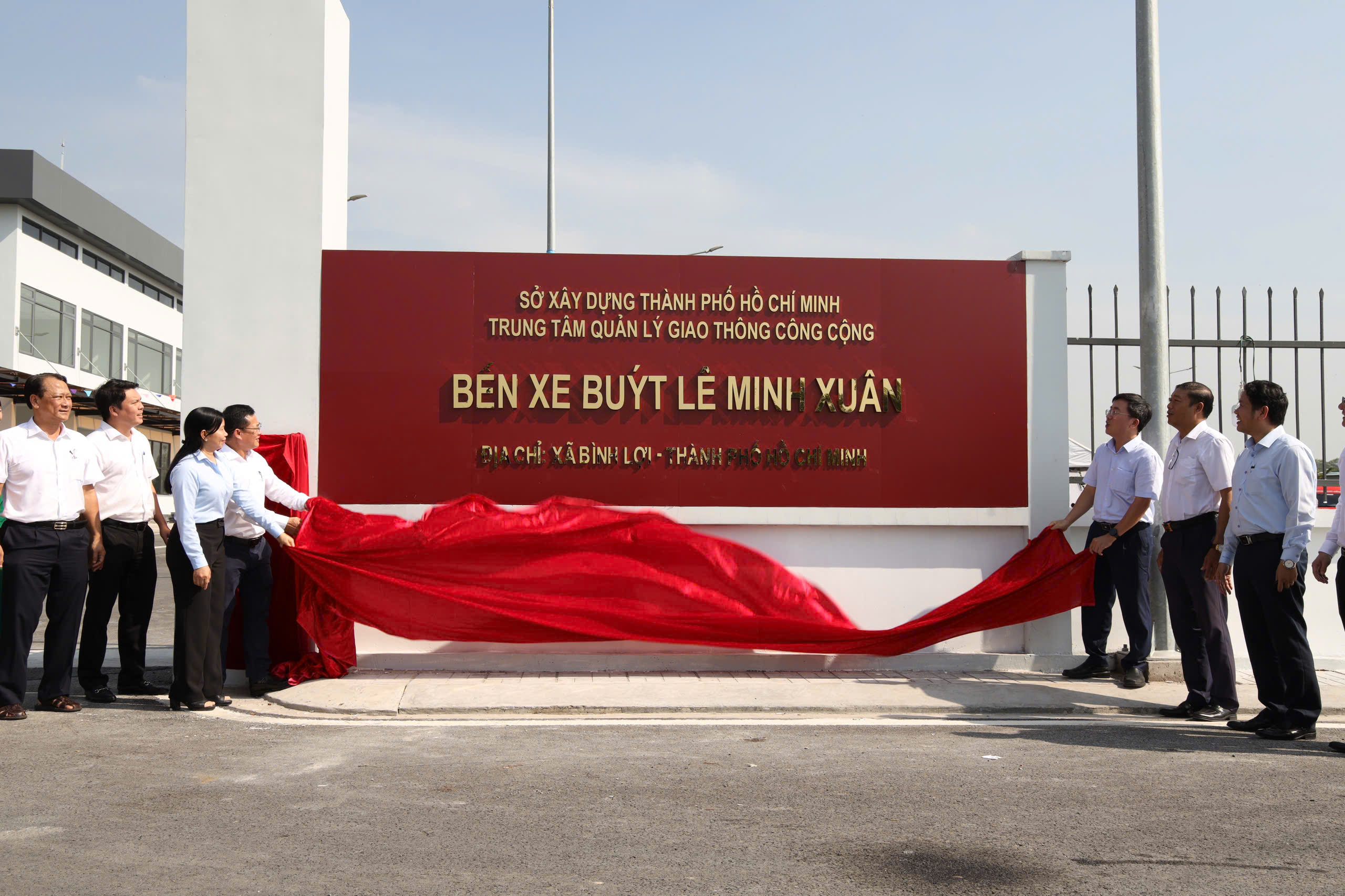 TPHCM: Vận hành bến xe buýt 70 tỉ đồng - Ảnh 2.