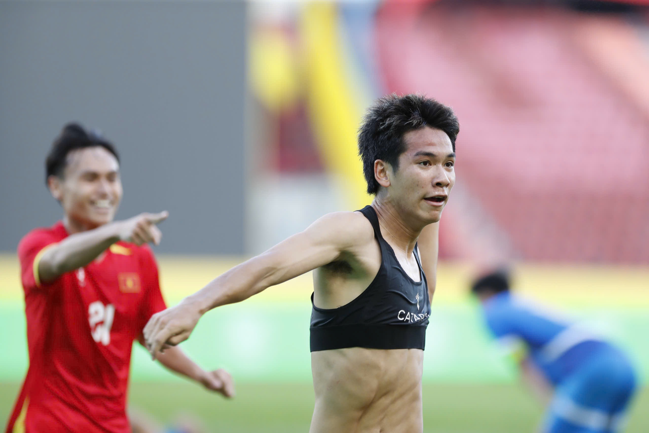 Lê Văn Thuận xứng danh "Neymar" Việt Nam - Ảnh 3.