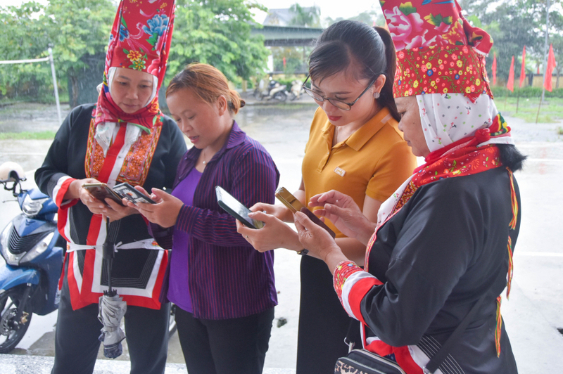 Giảm nghèo thông tin: Đưa kiến thức đến với người dân vùng khó khăn - Ảnh 1. Giảm nghèo thông tin: Đưa kiến thức đến với người dân vùng khó khăn - Ảnh 1.