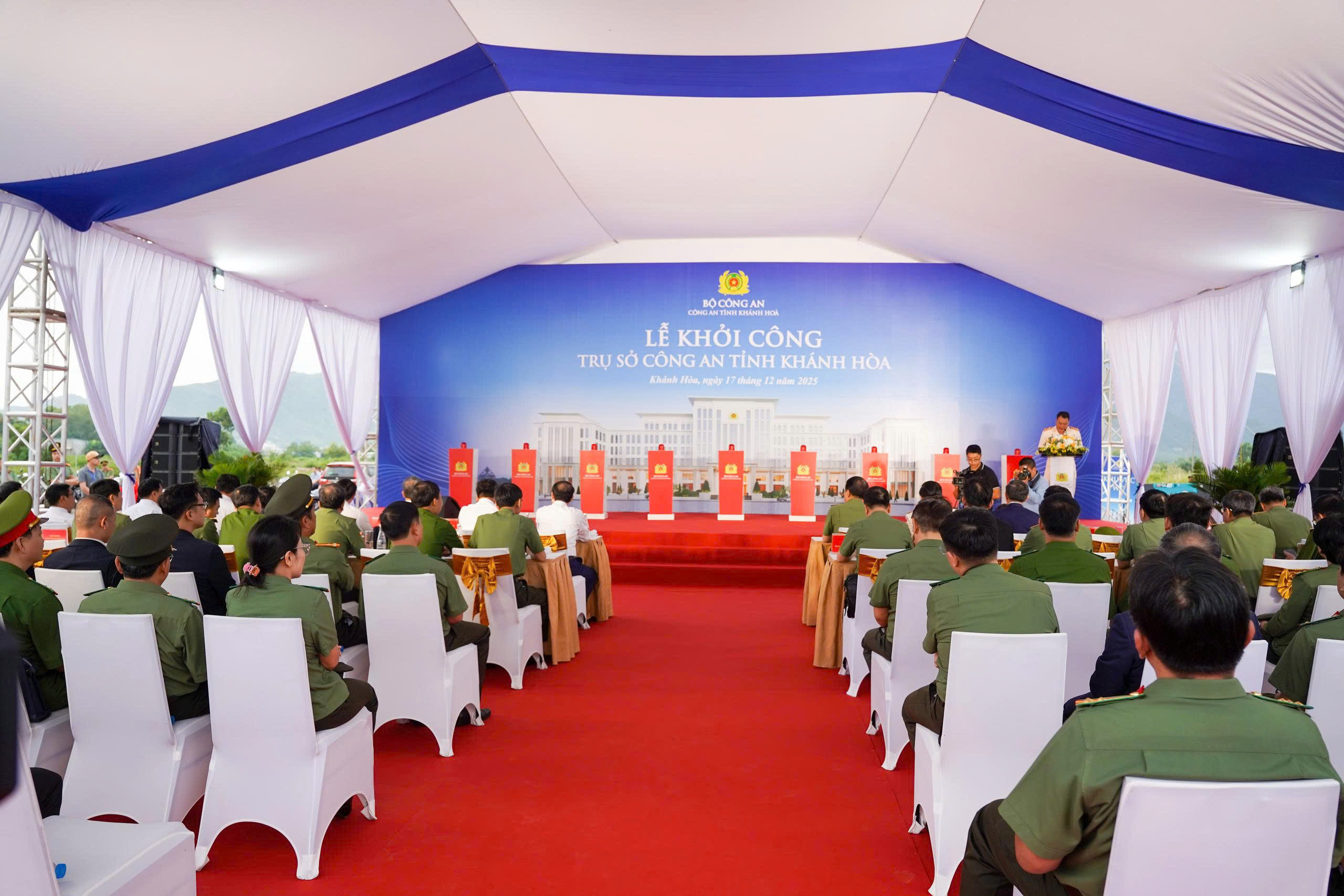 Bộ trưởng Lương Tam Quang dự lễ khởi công xây dựng Trụ sở Công an tỉnh Khánh Hòa - Ảnh 2.