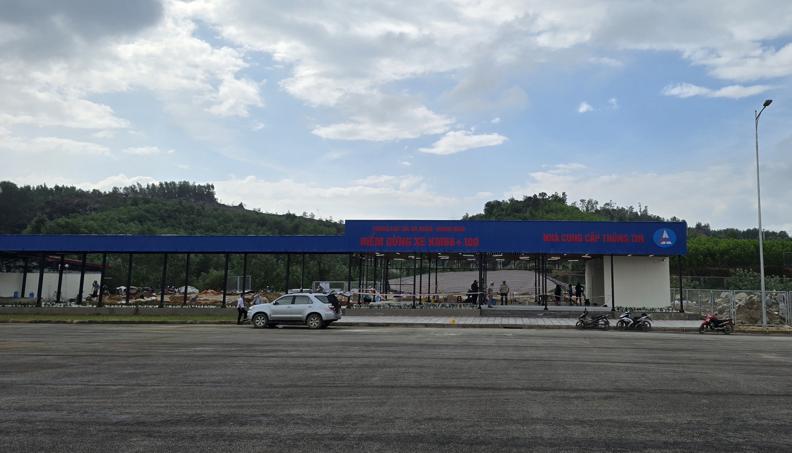 Điểm dừng xe đầu tiên trên cao tốc Đà Nẵng - Quảng Ngãi sắp khai thác - Ảnh 7.