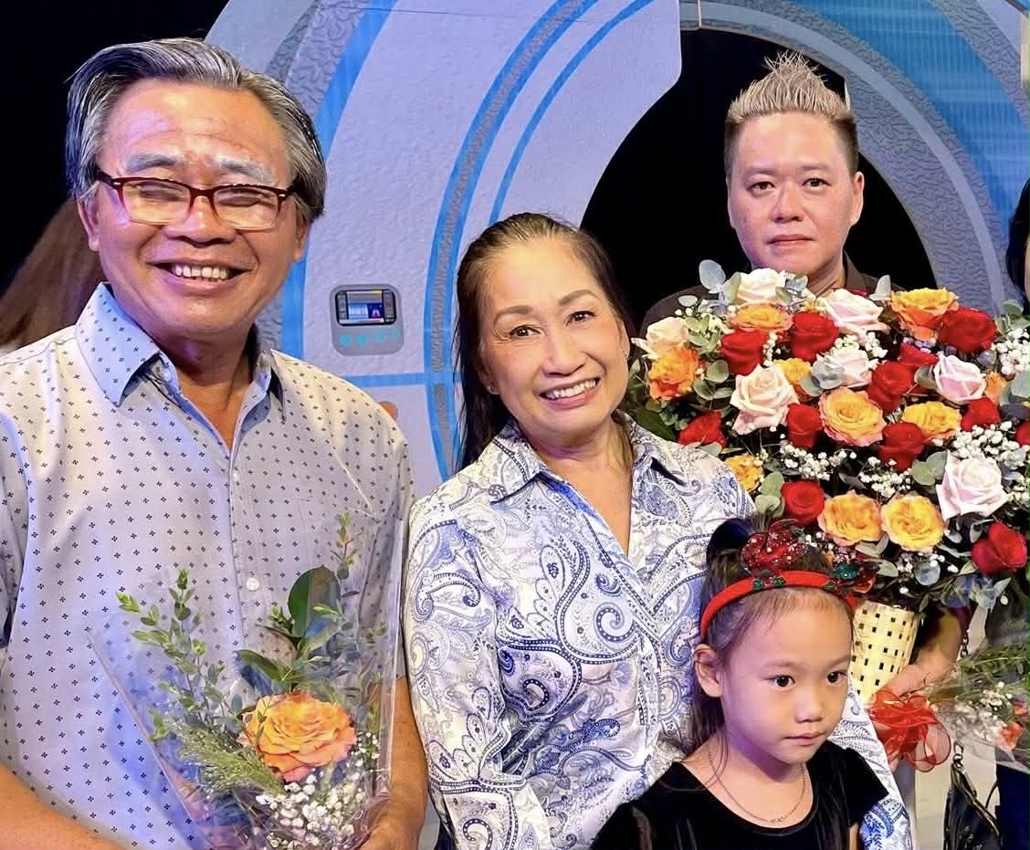 NSND Đàm Loan đến xem vở diễn đầu tay của con trai Trần Đàm Công Ninh - Ảnh 1.