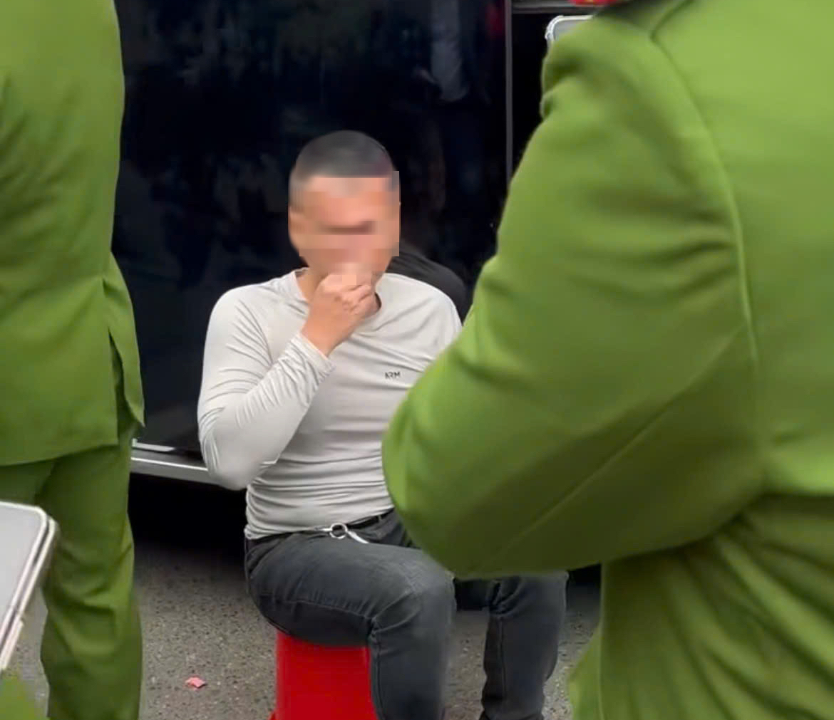 Tài xế dương tính với ma túy trong vụ xe ô tô lật nghiêng tại Hà Nội - Ảnh 2.