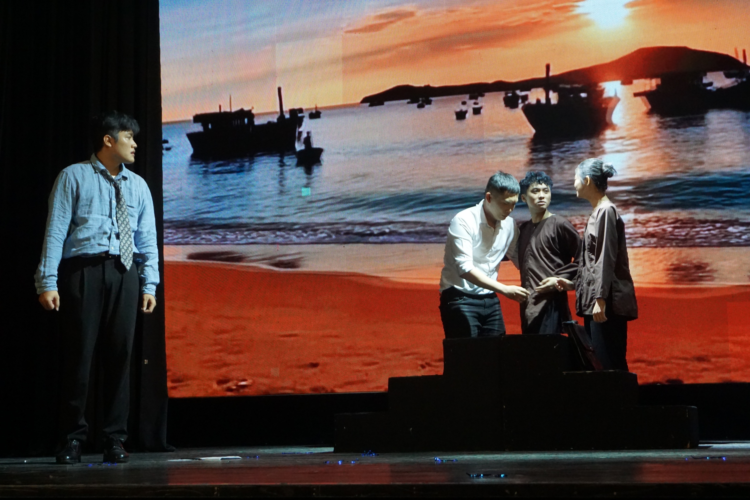 NSND Hồng Vân dựng kịch từ tác phẩm văn học của nhà văn Nguyễn Tất Thọ - Ảnh 6.