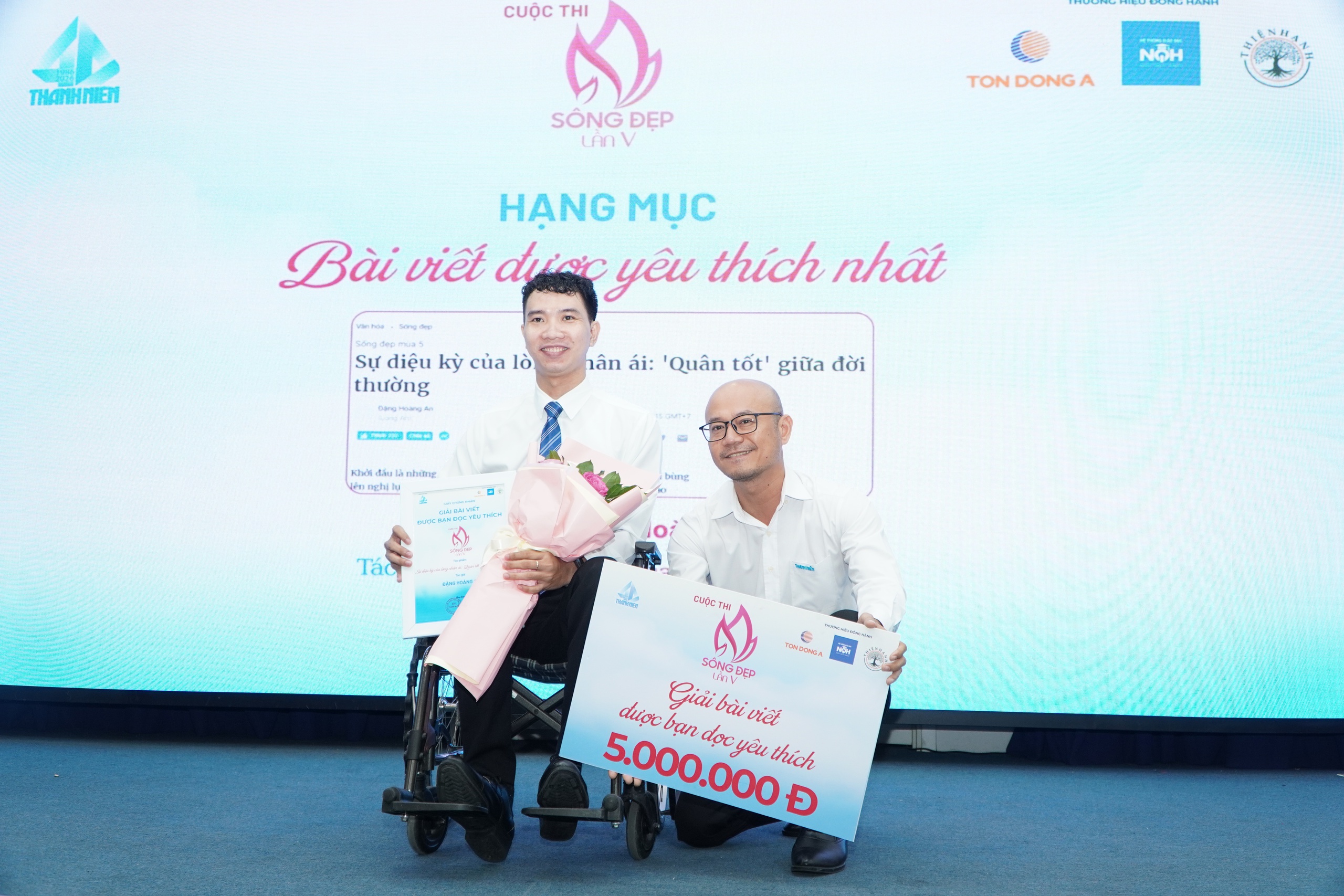 Báo Thanh Niên trao giải cuộc thi Sống Đẹp lần 5: Đong đầy cảm xúc - Ảnh 4.