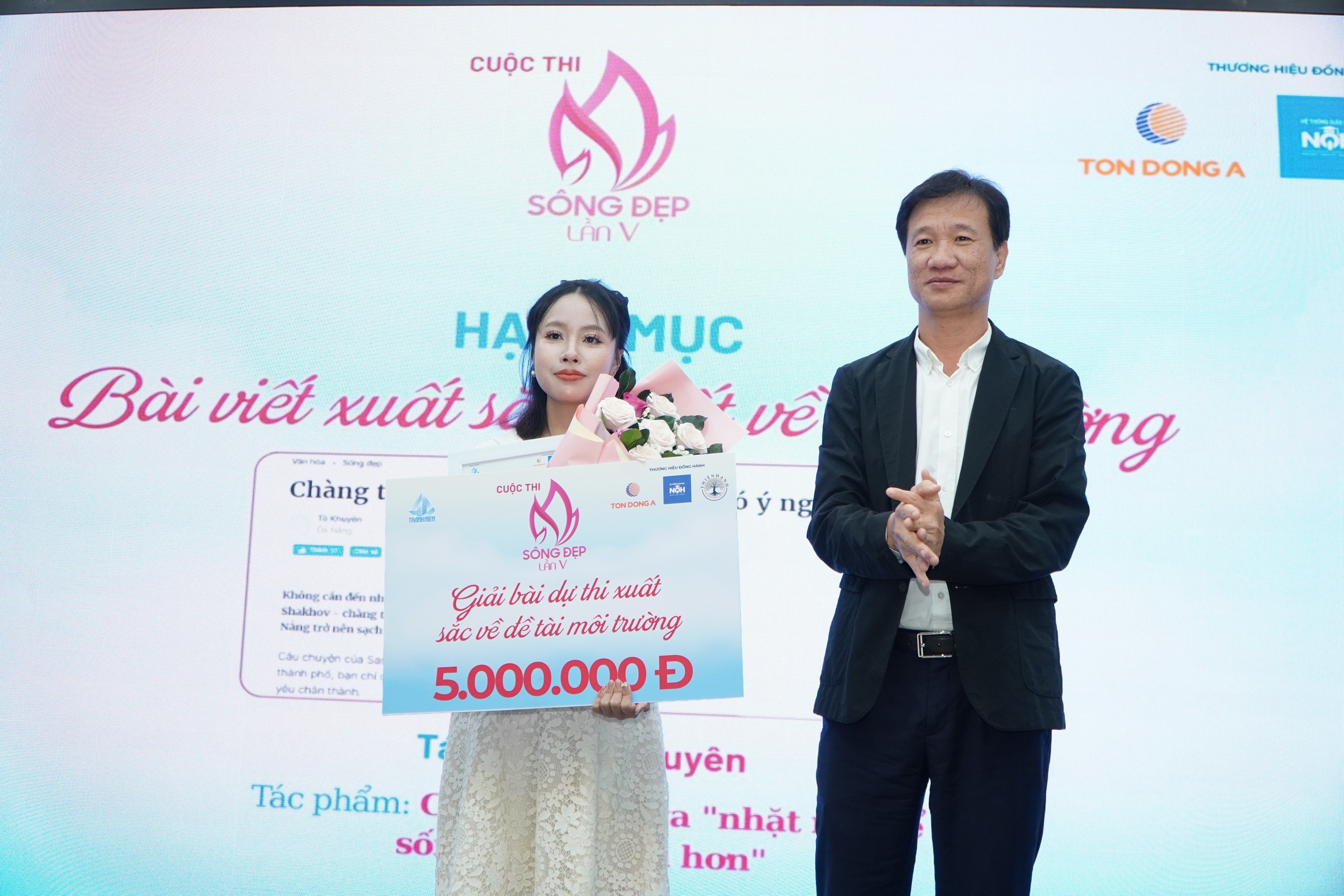 Báo Thanh Niên trao giải cuộc thi Sống Đẹp lần 5: Đong đầy cảm xúc - Ảnh 5.