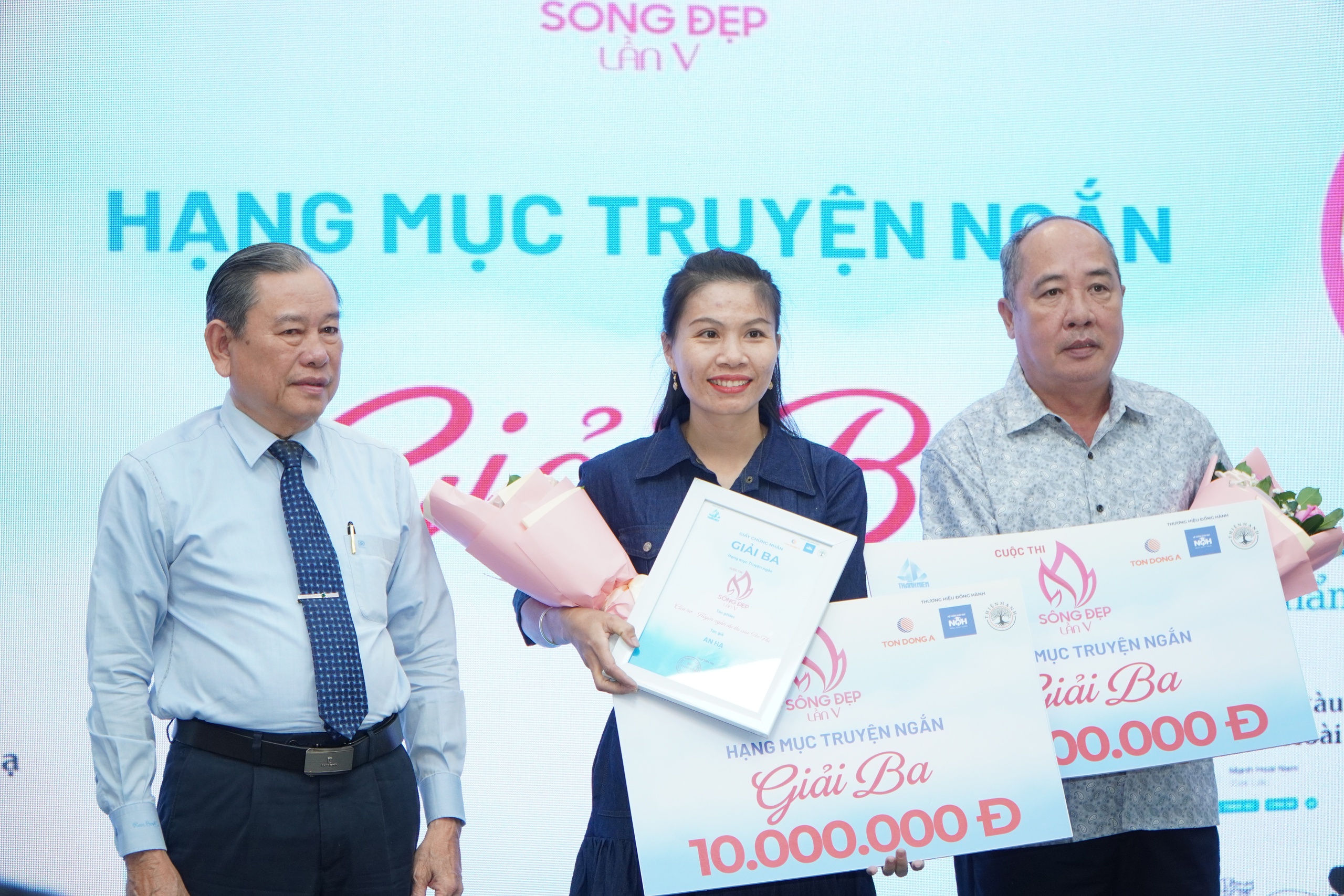 Báo Thanh Niên trao giải cuộc thi Sống Đẹp lần 5: Đong đầy cảm xúc - Ảnh 9.