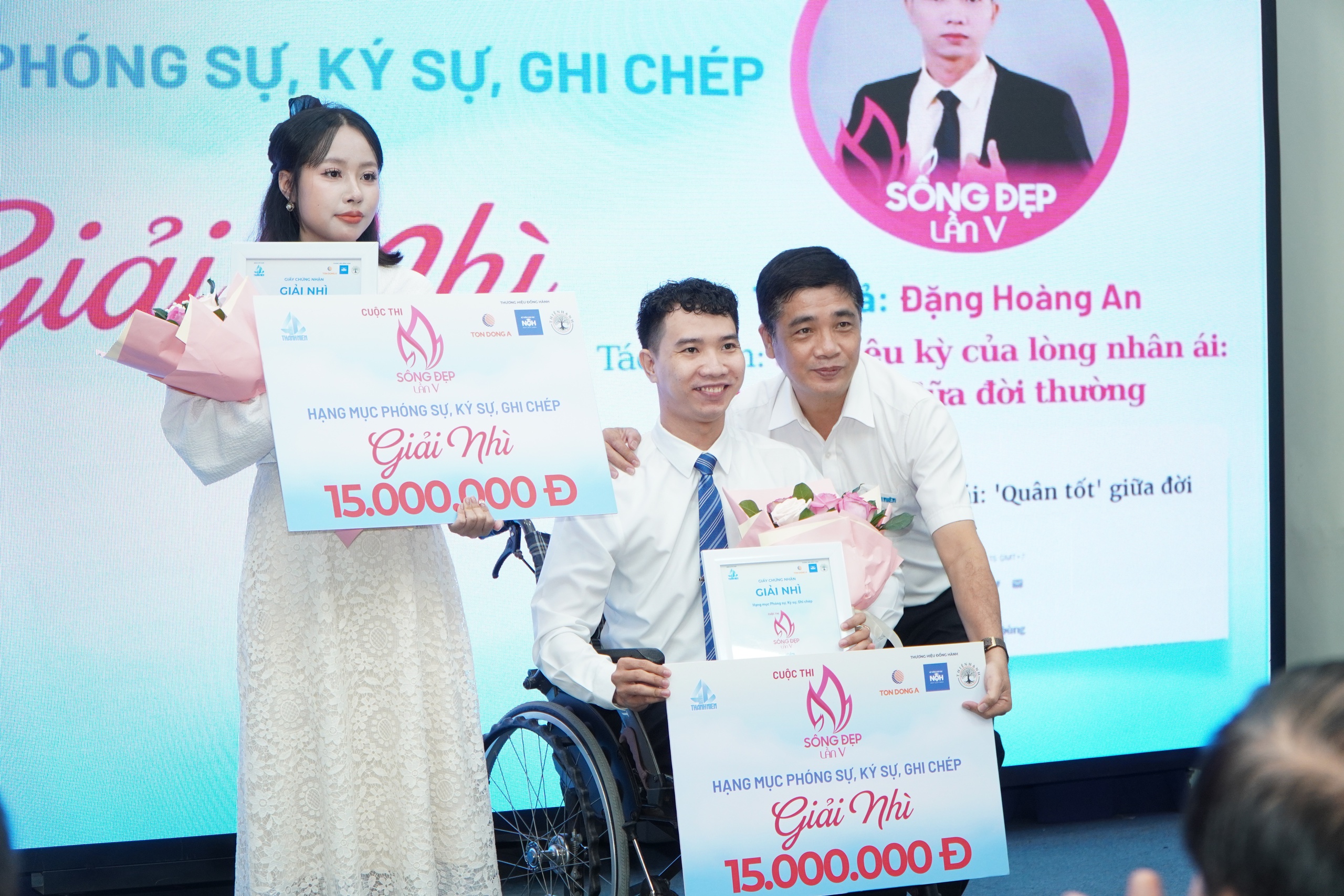 Báo Thanh Niên trao giải cuộc thi Sống Đẹp lần 5: Đong đầy cảm xúc - Ảnh 13.