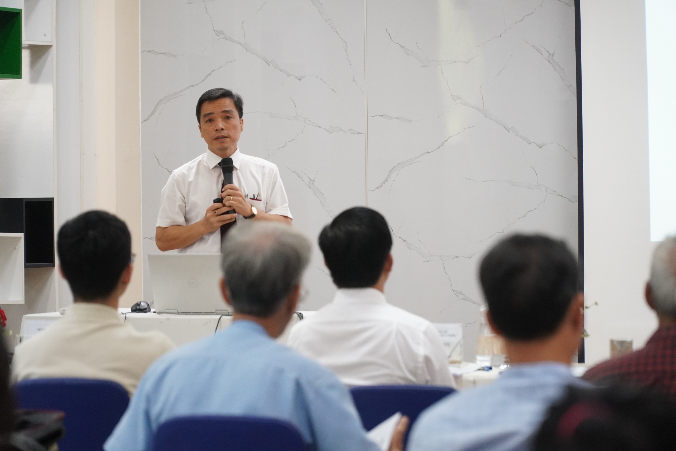 Đào tạo sinh viên làm chủ và sáng tạo ra ứng dụng AI tử tế - Ảnh 3.