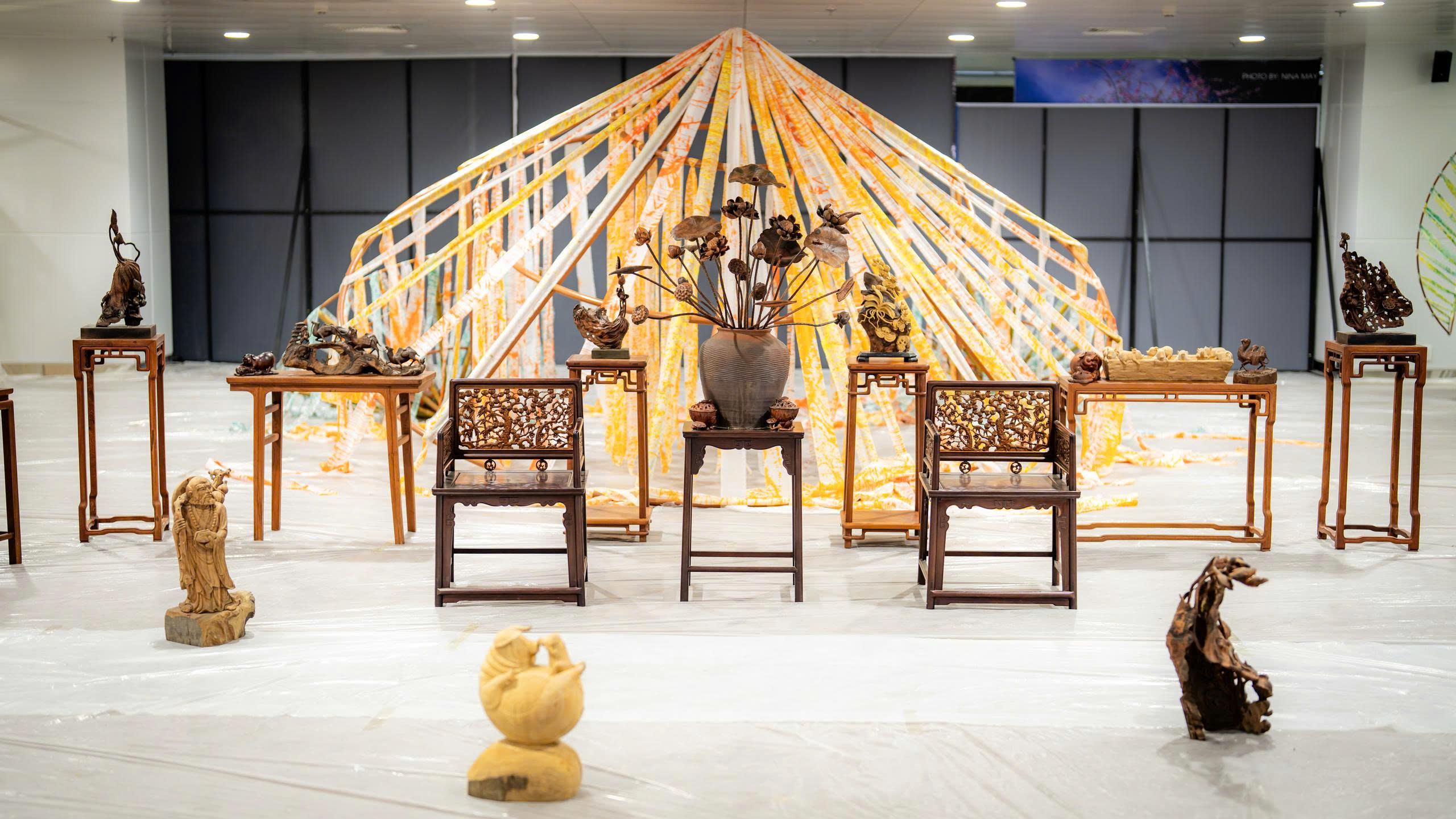 Cho&aacute;ng ngợp trước biểu tượng rồng thi&ecirc;ng đỏ rực tại s&acirc;n bay Nội B&agrave;i - Ảnh 13.