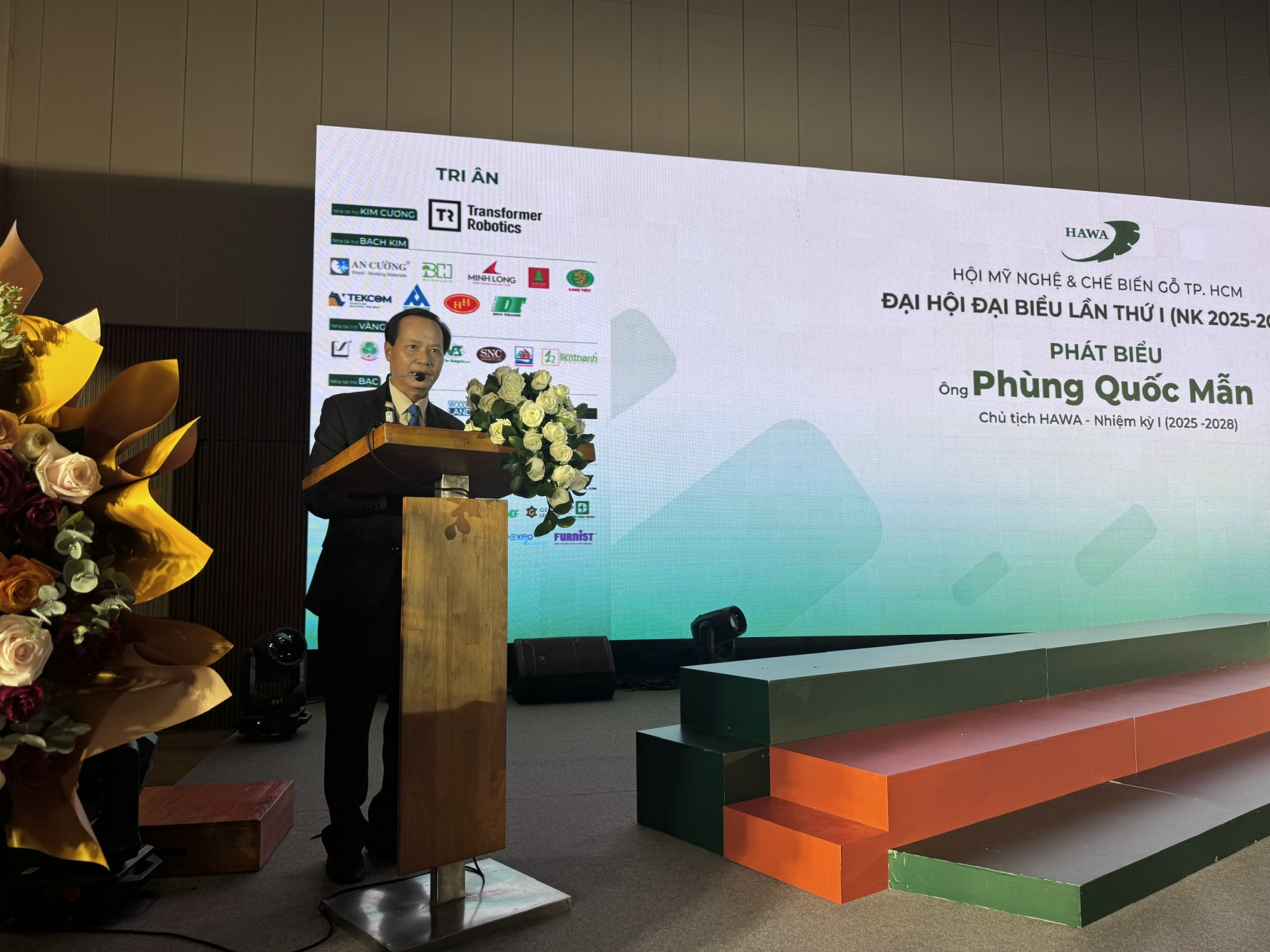 Ngành gỗ TP HCM hợp nhất, quy tụ gần 1.000 doanh nghiệp gỗ - Ảnh 1.