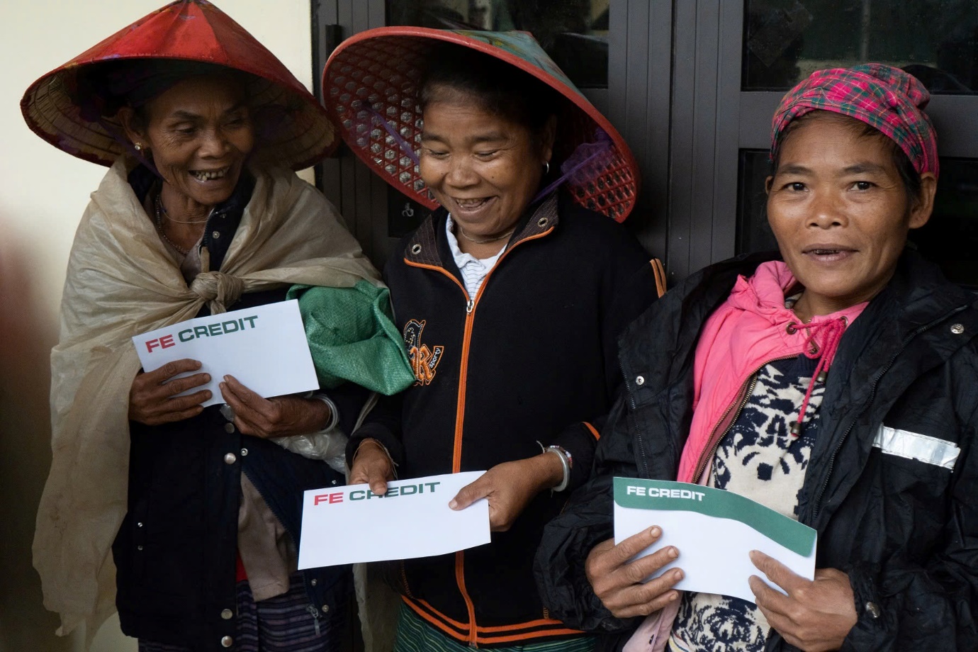 FE CREDIT và hành trình đồng hành cùng khách hàng, cộng đồng “hồi sinh” sau bão lũ - Ảnh 1.