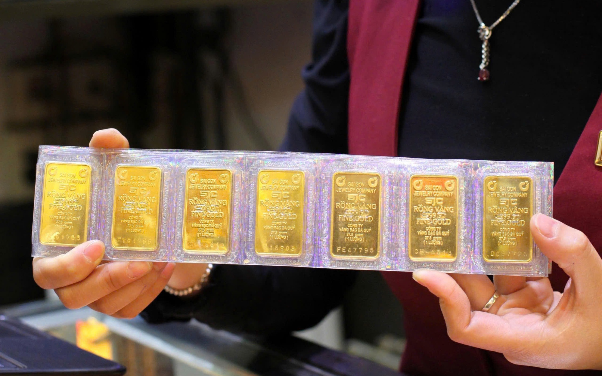 Giá vàng nhẫn bất ngờ giảm trong bối cảnh giá vàng thế giới tăng cao - Ảnh 1.