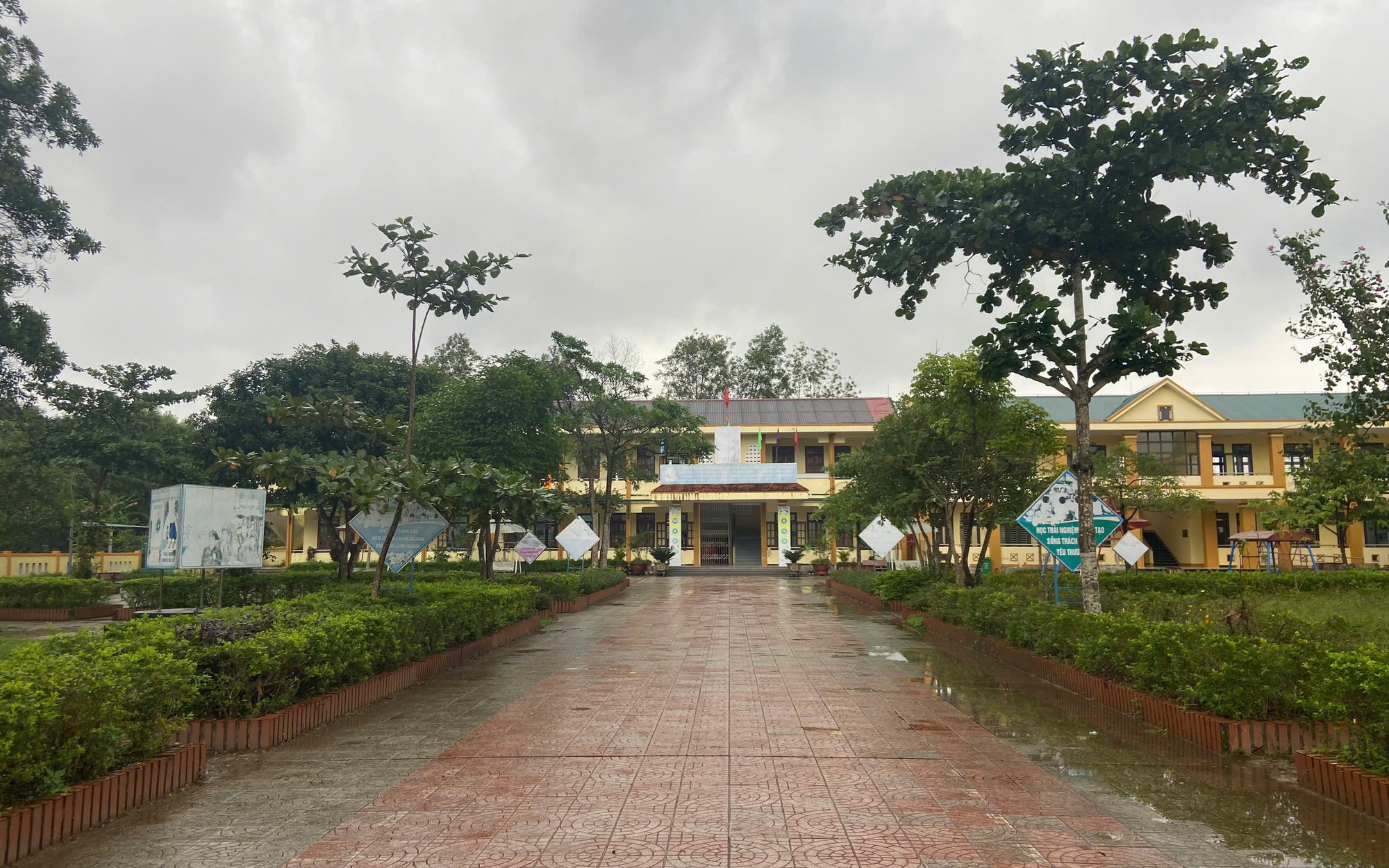 NÓNG: Cách chức Hiệu trưởng Đỗ Văn Mỹ và Phó Hiệu trưởng Đỗ Thị Hồng Huế - Ảnh 4.