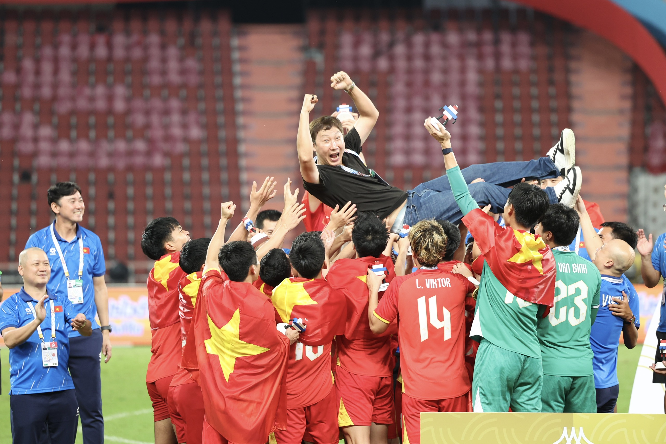 Báo chí quốc tế dành "lời khen có cánh" cho màn ngược dòng của U22 Việt Nam - Ảnh 1.