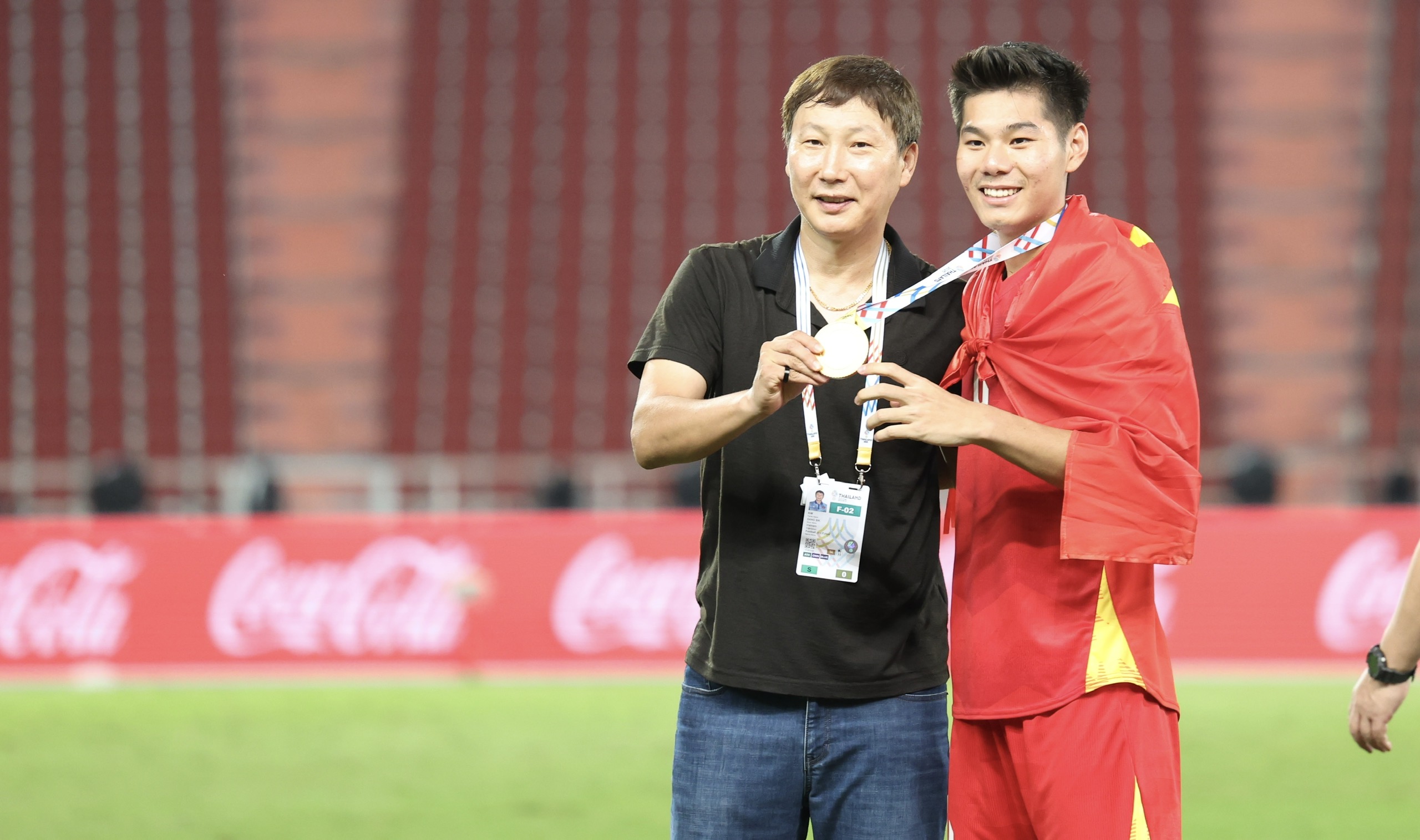 HLV Kim Sang-sik và những chia sẻ cảm xúc sau tấm HCV - Ảnh 1.