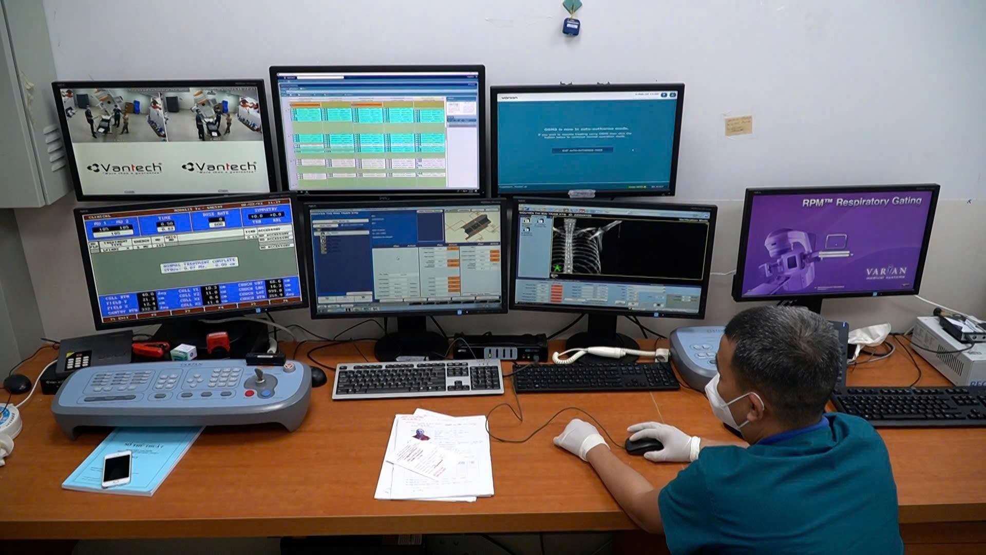 Diện mạo mới ngành y tế TP HCM - Ảnh 2. Diện mạo mới ngành y tế TP HCM - Ảnh 1.