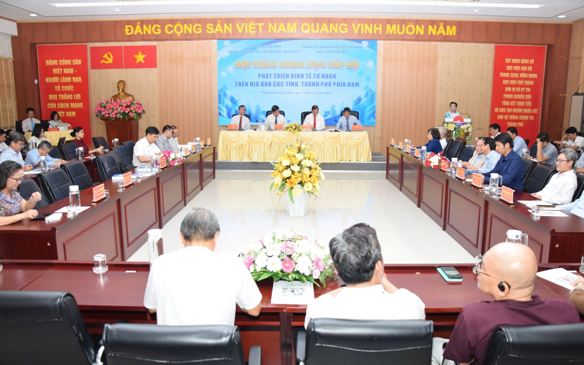 "Chìa khóa" khơi thông kinh tế tư nhân - Ảnh 2.