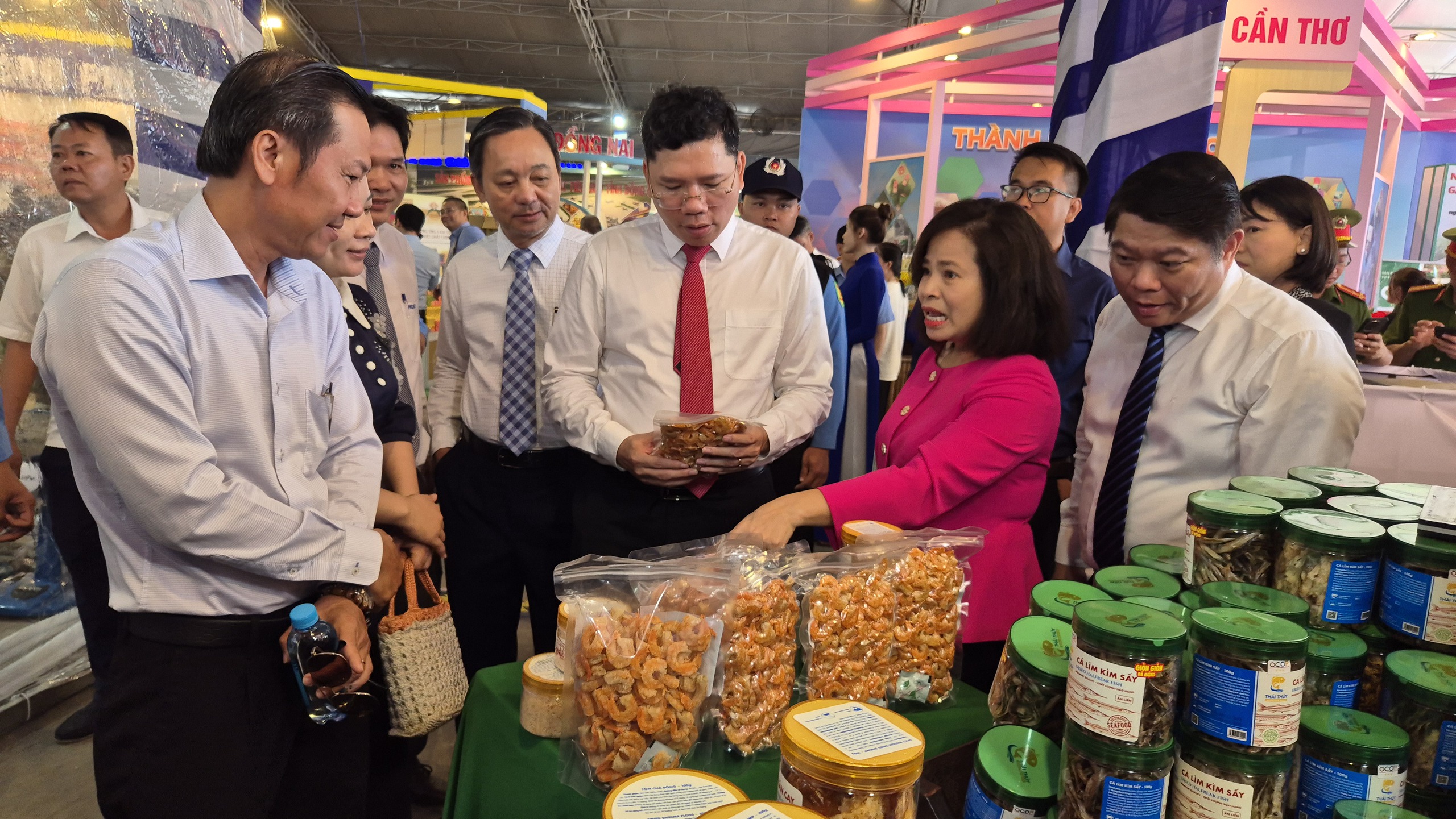 Tuần lễ sản phẩm OCOP đặc sản vùng miền tại TP HCM chào đón Tết 2025 - Ảnh 4.