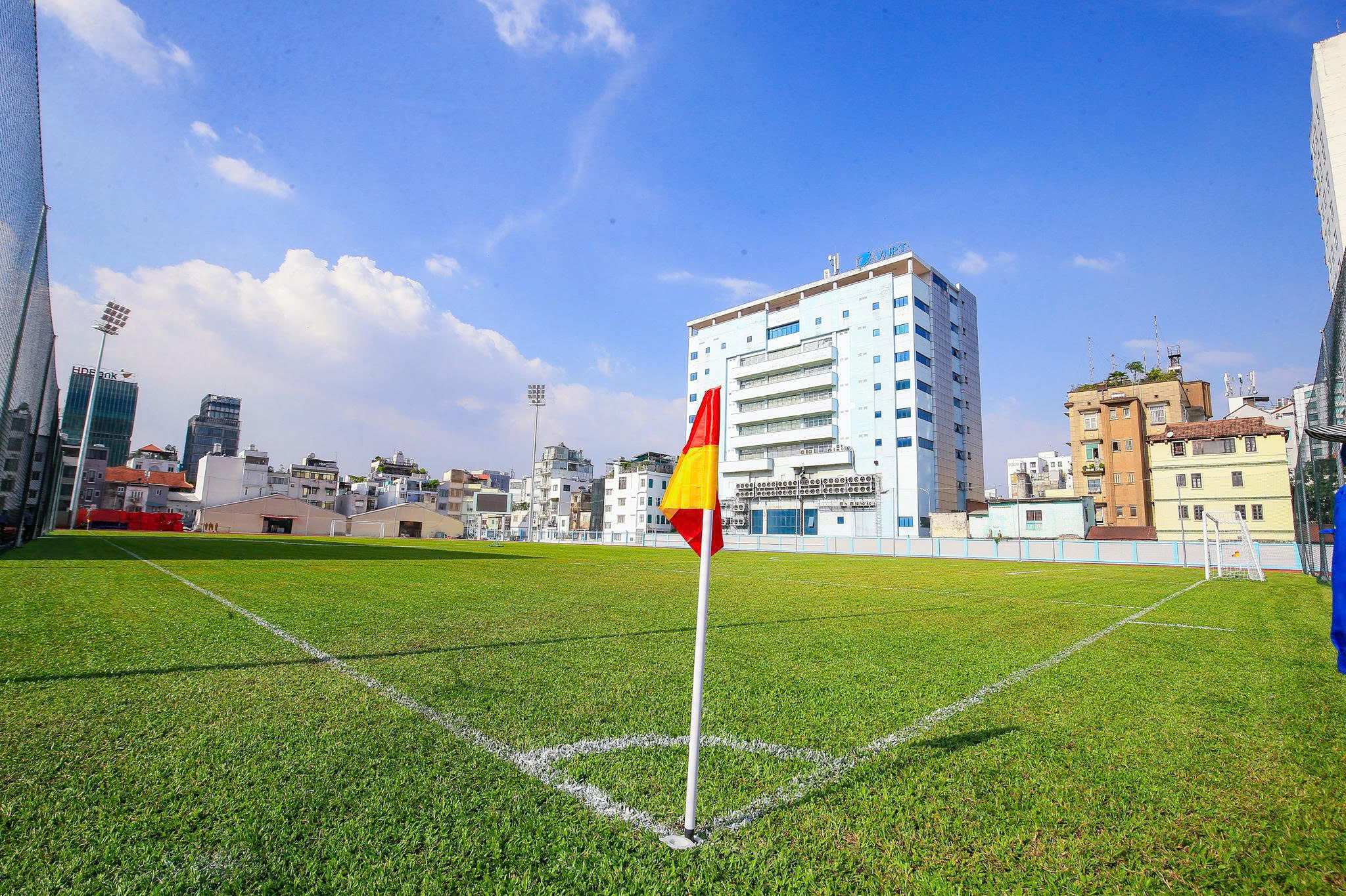 Diện mạo mới của sân Hoa Lư - Ảnh 4.