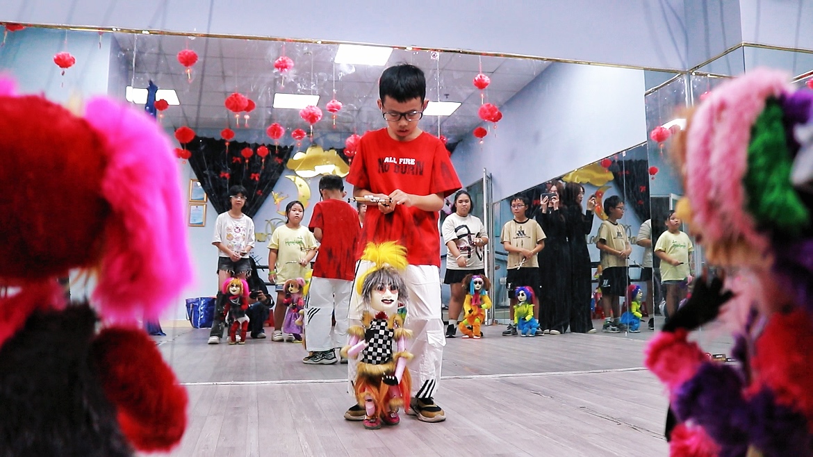 "Giữ lửa" nghệ thuật dân gian Việt Nam qua lớp học múa rối 0 đồng   - Ảnh 1.