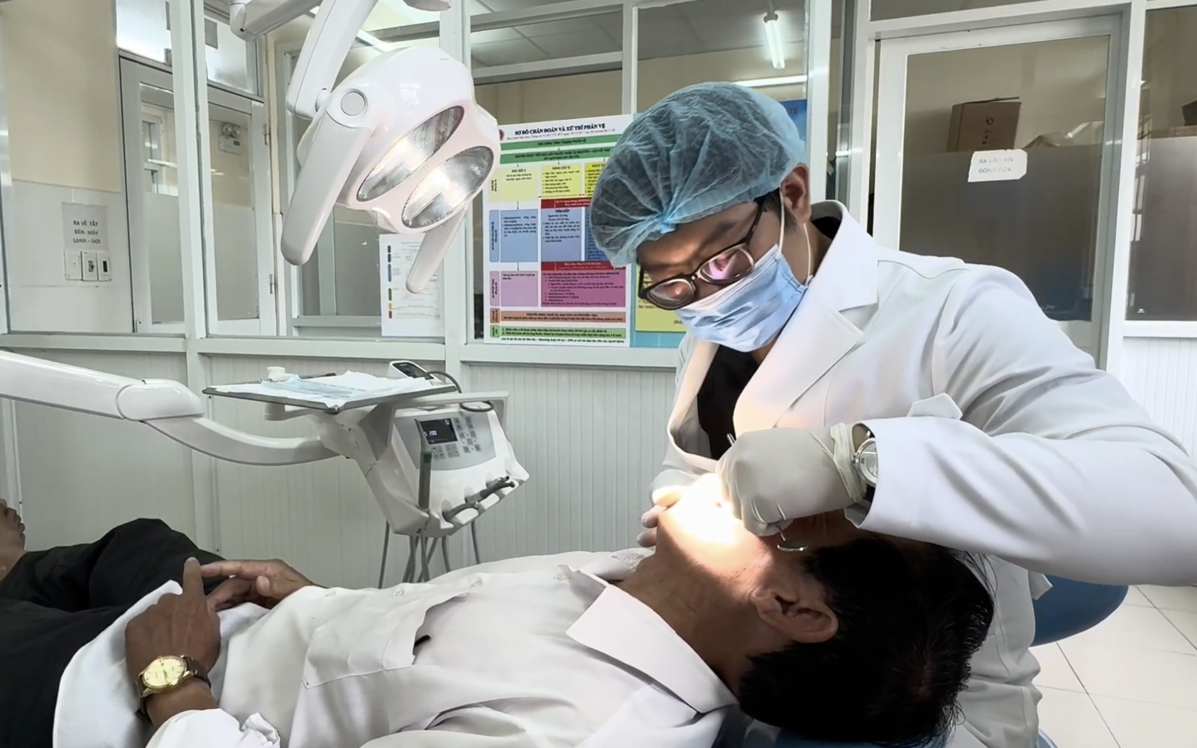 Không cần chuyển tuyến, bệnh nhân vỡ gan được cứu sống tại Cần Giờ - Ảnh 2.